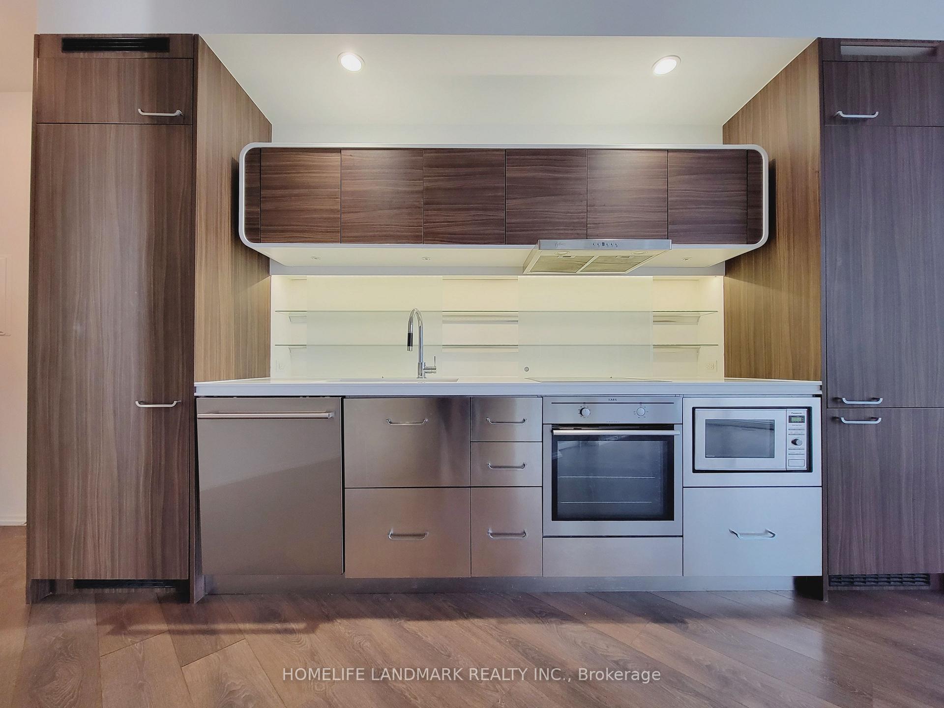 Photo of Unit 906, 45 Charles Street E