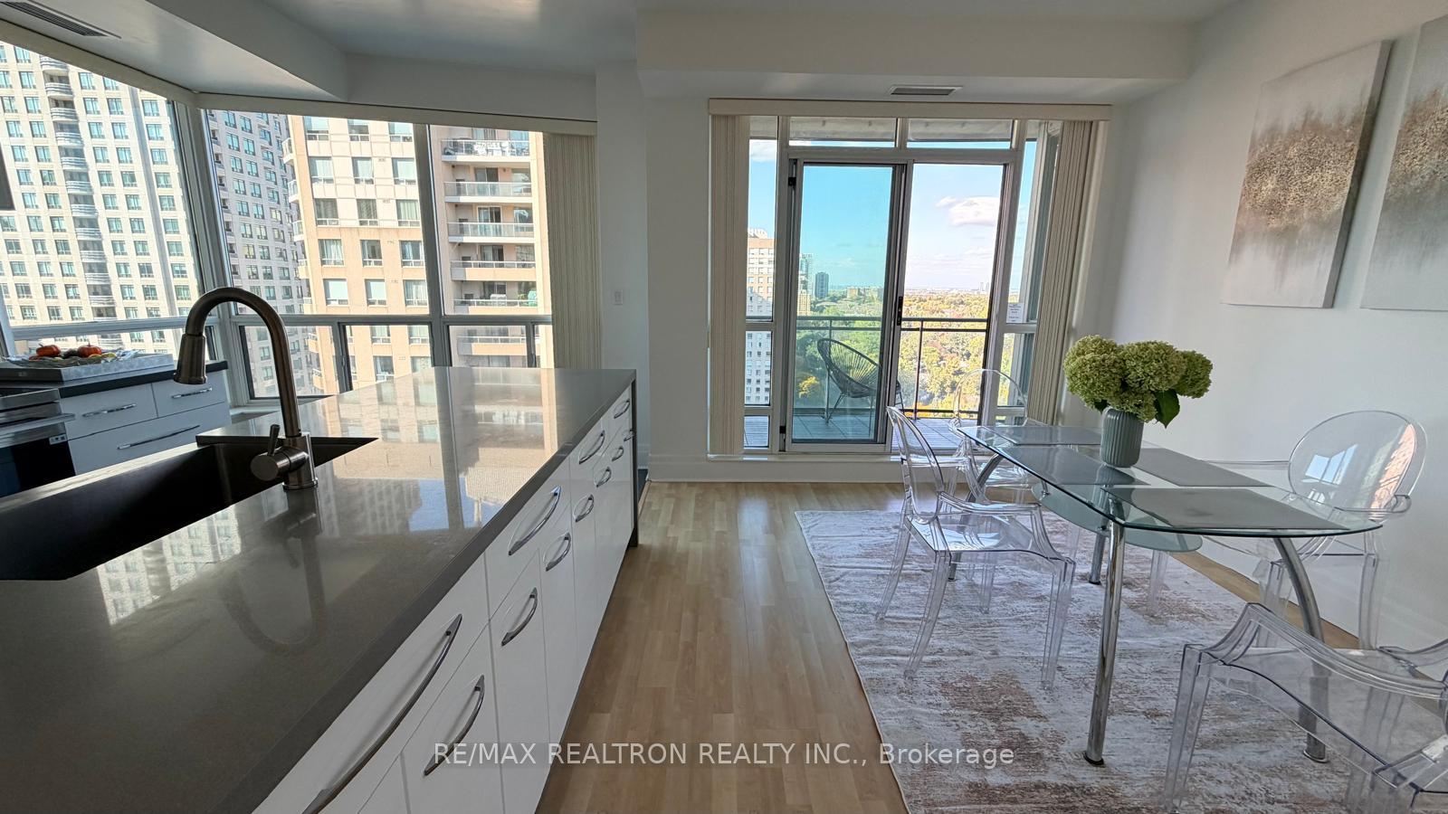 Photo 5 of Unit 2003, 188 Doris Avenue, North York, Willowdale East — HOMEH