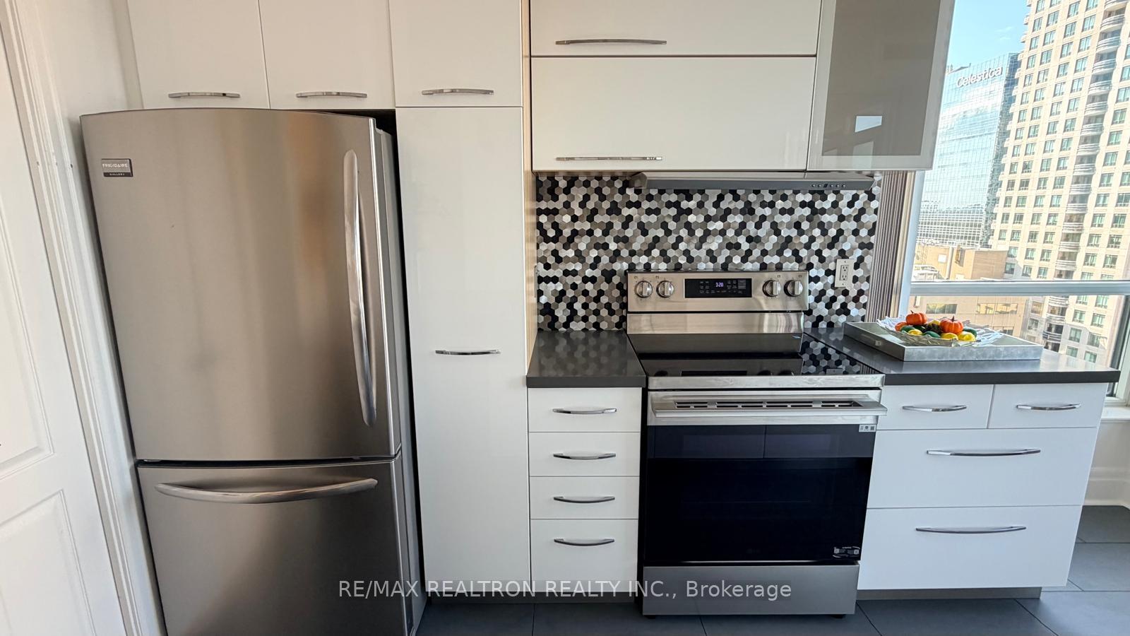 Photo 9 of Unit 2003, 188 Doris Avenue, North York, Willowdale East — HOMEH