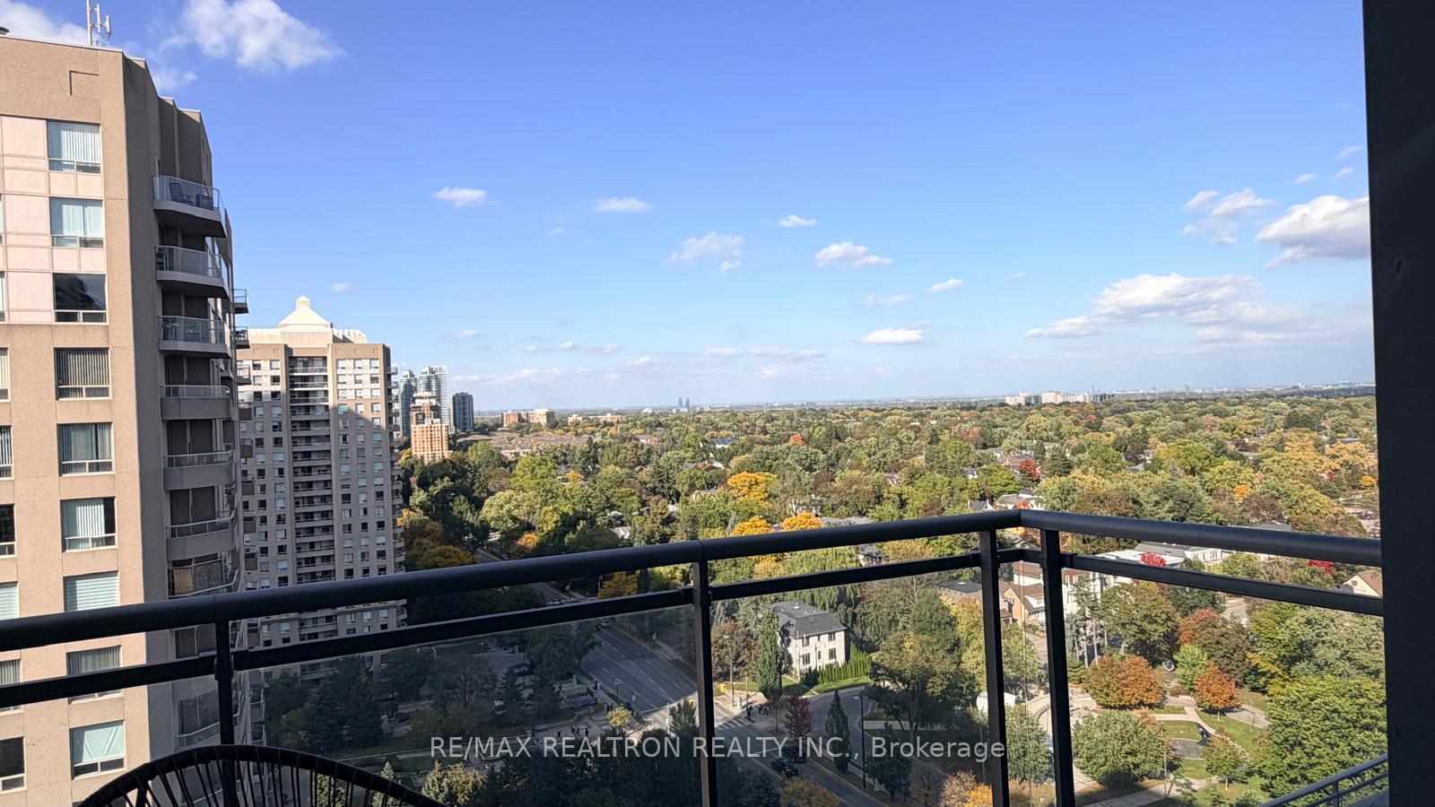 Photo 11 of Unit 2003, 188 Doris Avenue, North York, Willowdale East — HOMEH