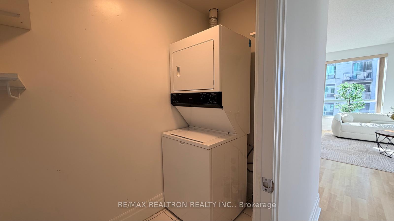 Photo 26 of Unit 2003, 188 Doris Avenue, North York, Willowdale East — HOMEH