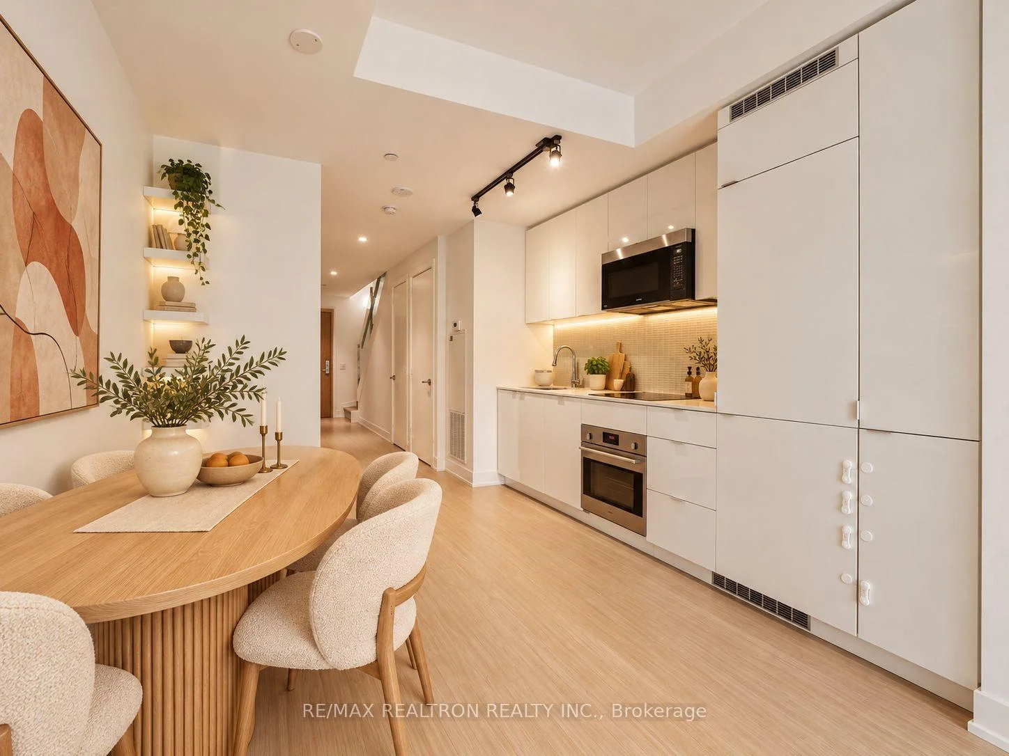 Photo 8 of Unit 513, 7 Grenville Street, Toronto, Bay Street Corridor — HOMEH