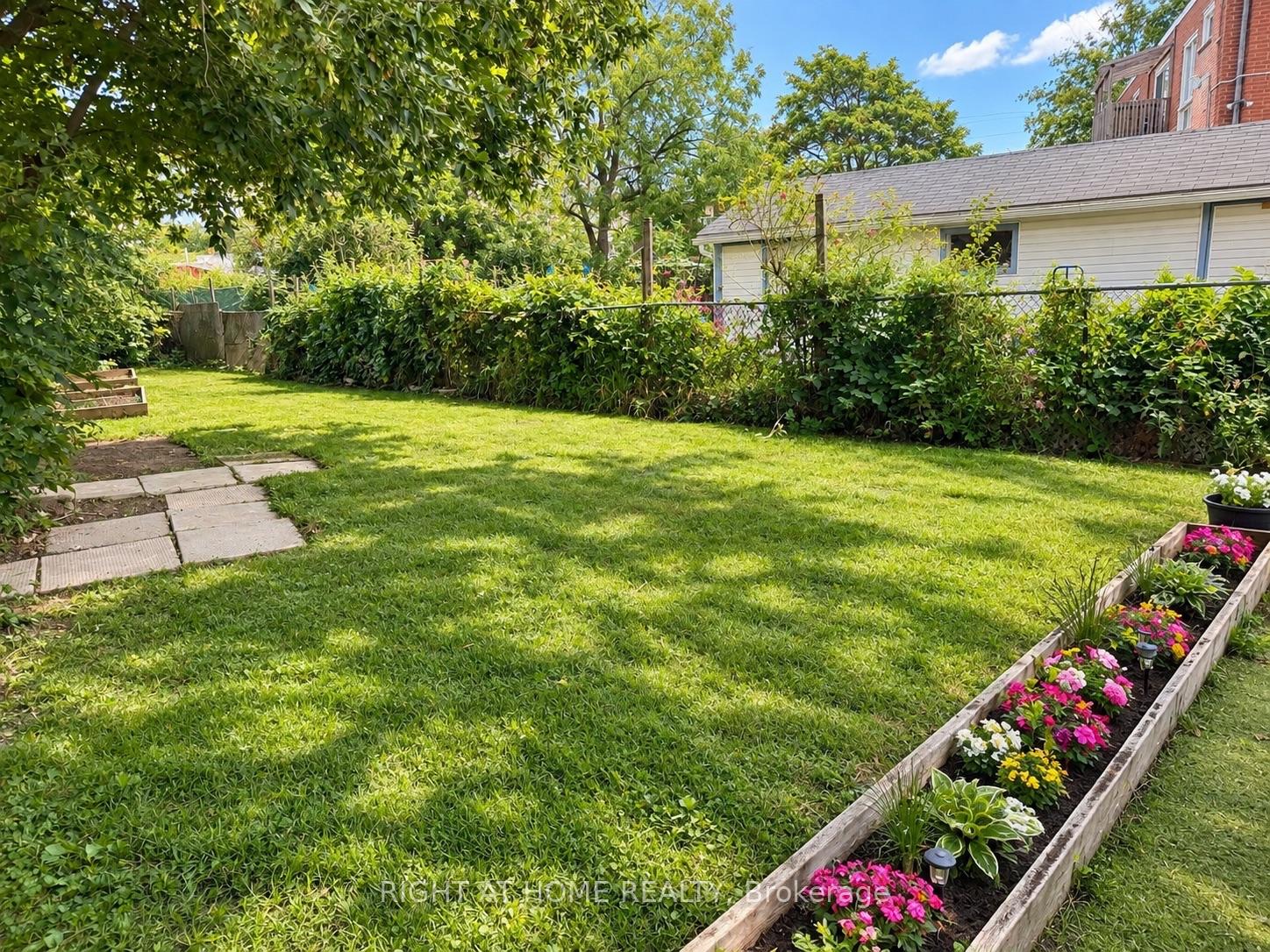 Photo 31 of 16 East Street, St. Catharines, E. Chester — HOMEH