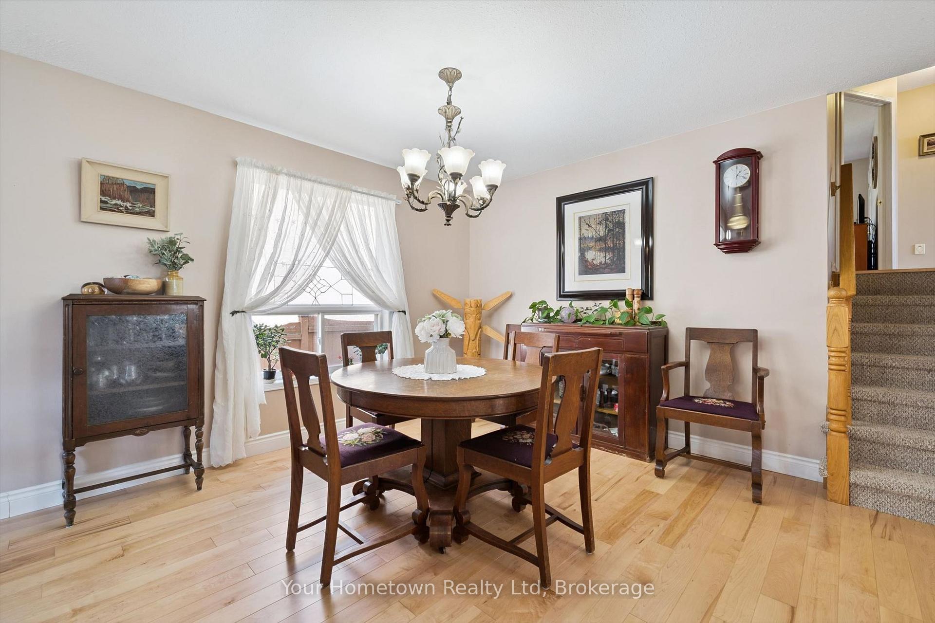 Photo 9 of 45 Peglar Crescent, Centre Wellington, Fergus — HOMEH