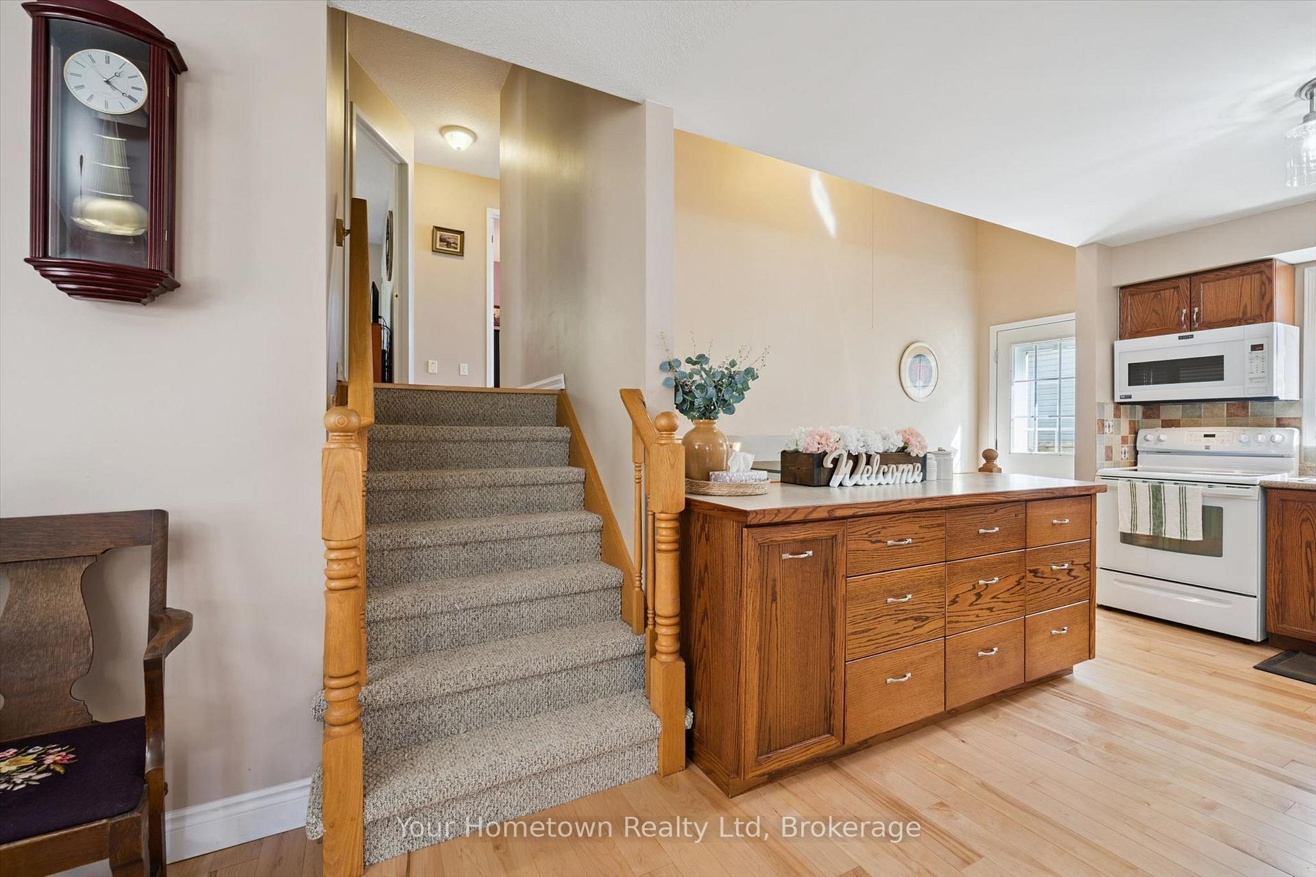 Photo 13 of 45 Peglar Crescent, Centre Wellington, Fergus — HOMEH