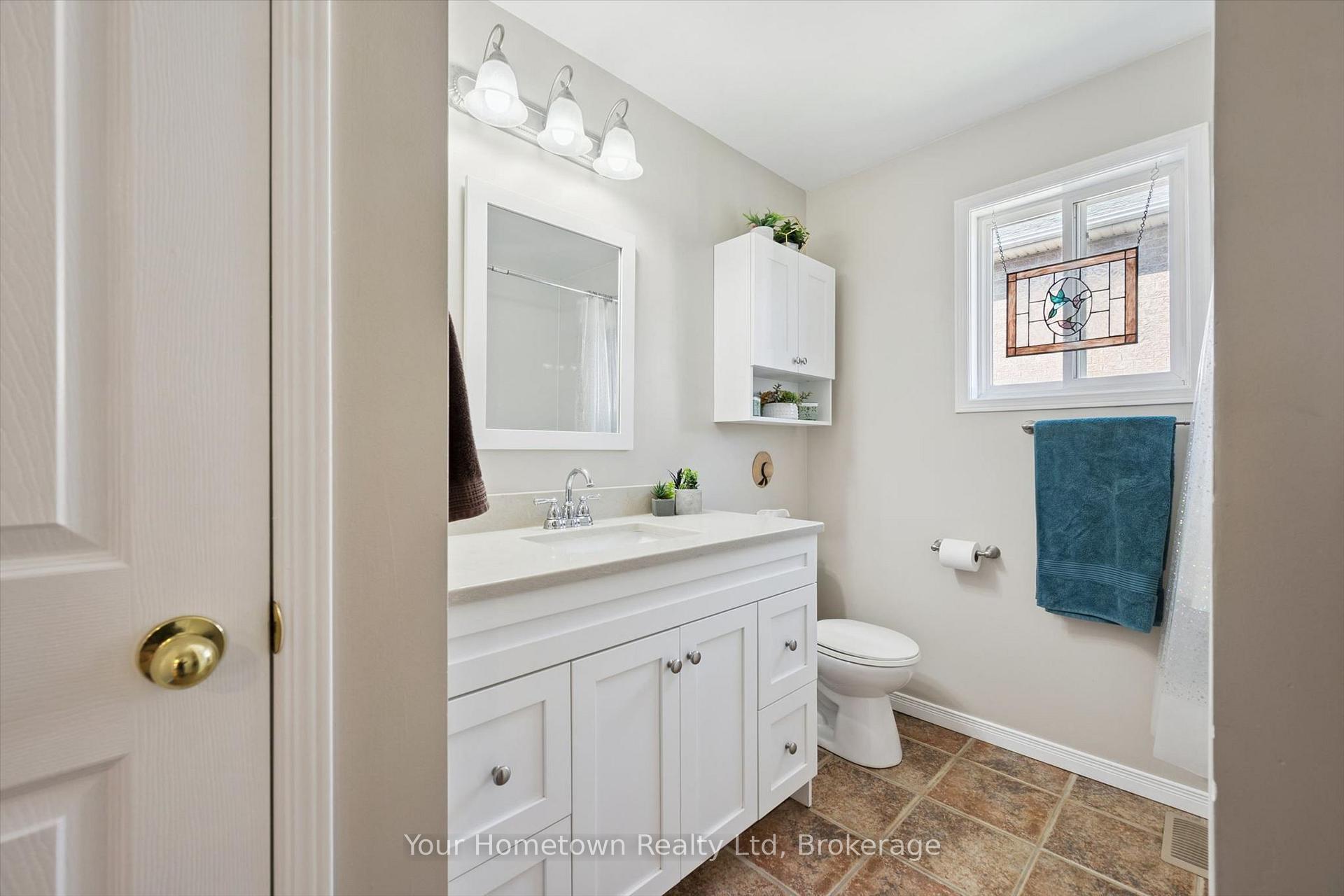 Photo 17 of 45 Peglar Crescent, Centre Wellington, Fergus — HOMEH