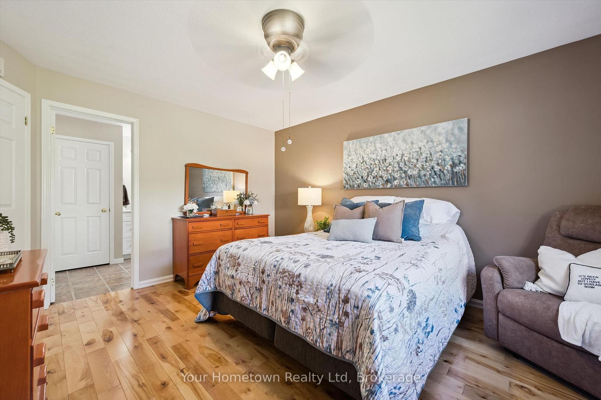Photo 21 of 45 Peglar Crescent, Centre Wellington, Fergus — HOMEH