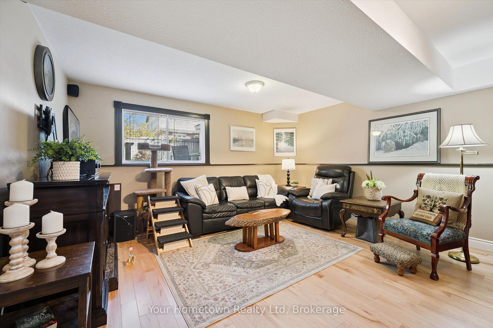 Photo 23 of 45 Peglar Crescent, Centre Wellington, Fergus — HOMEH