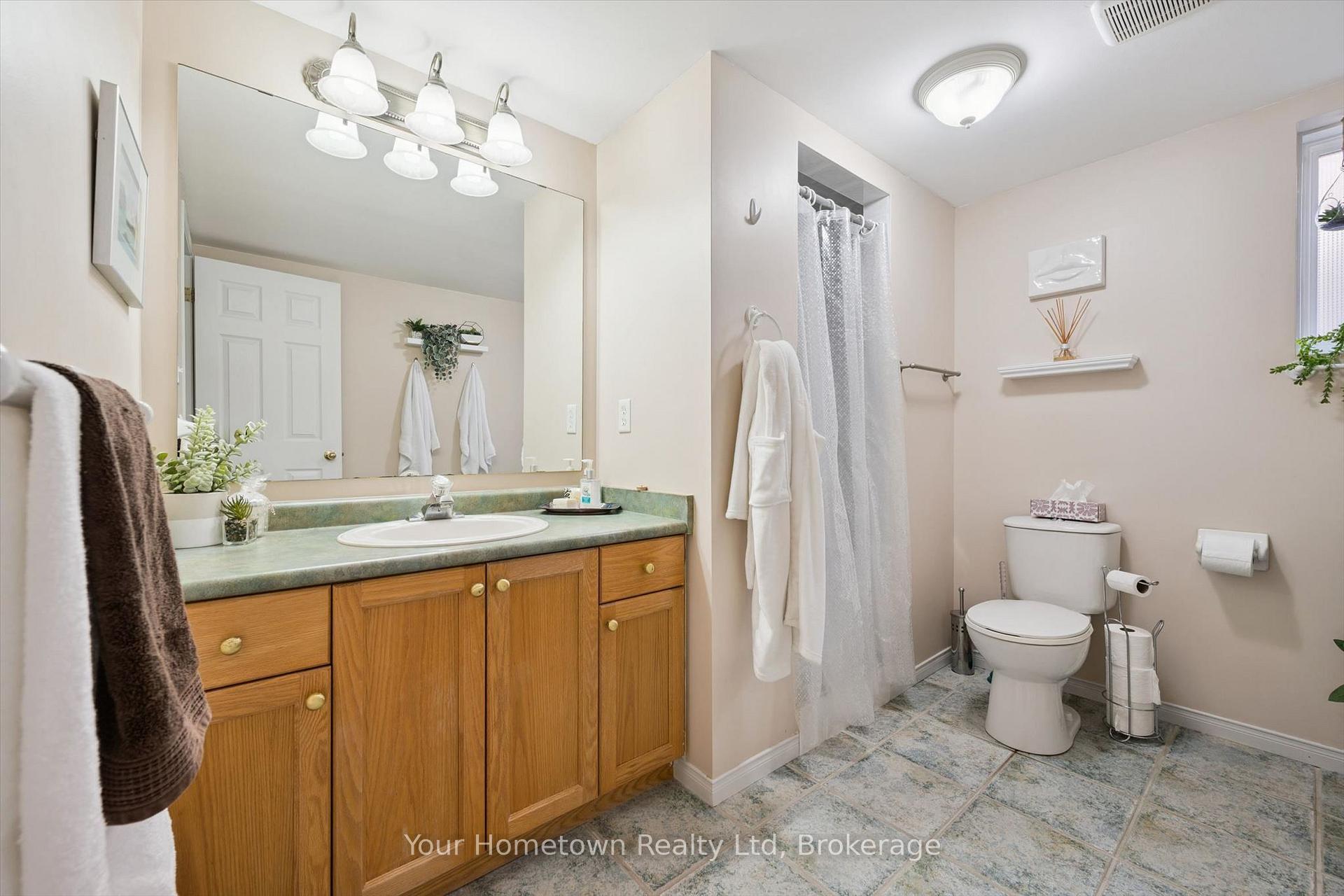 Photo 28 of 45 Peglar Crescent, Centre Wellington, Fergus — HOMEH