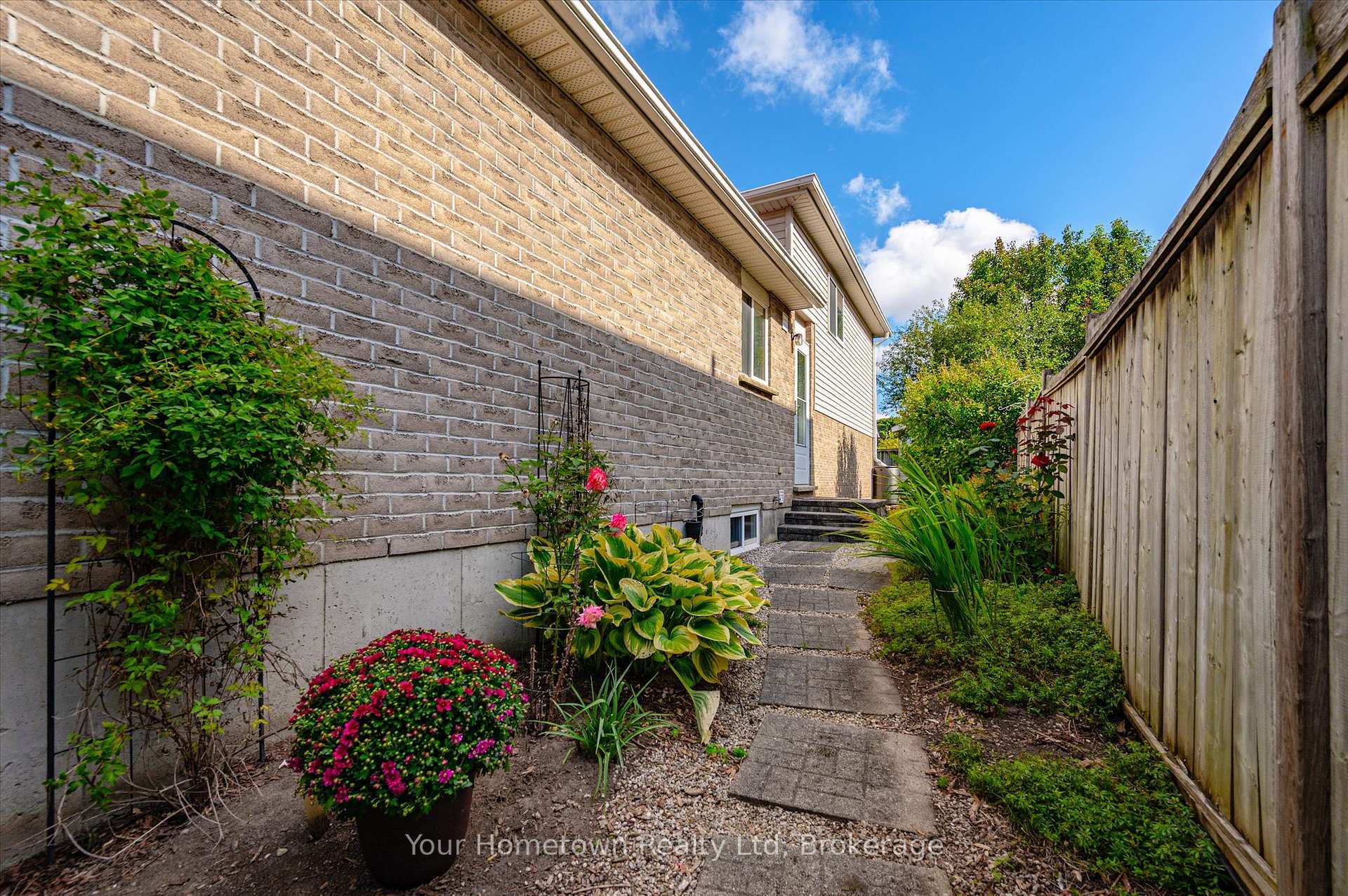 Photo 33 of 45 Peglar Crescent, Centre Wellington, Fergus — HOMEH