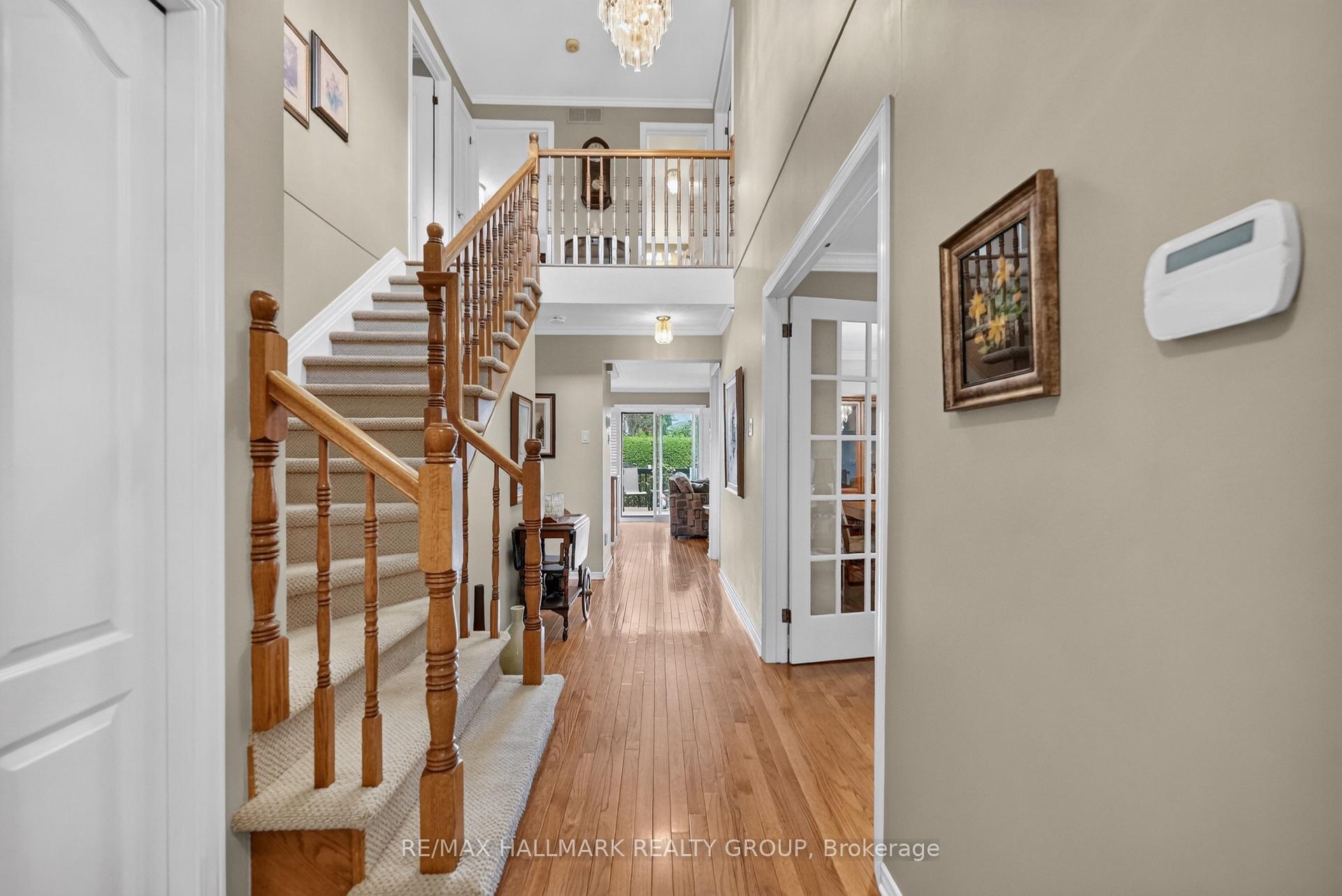 Photo 3 of 11 Wycliffe Street, Ottawa, Centrepointe — HOMEH