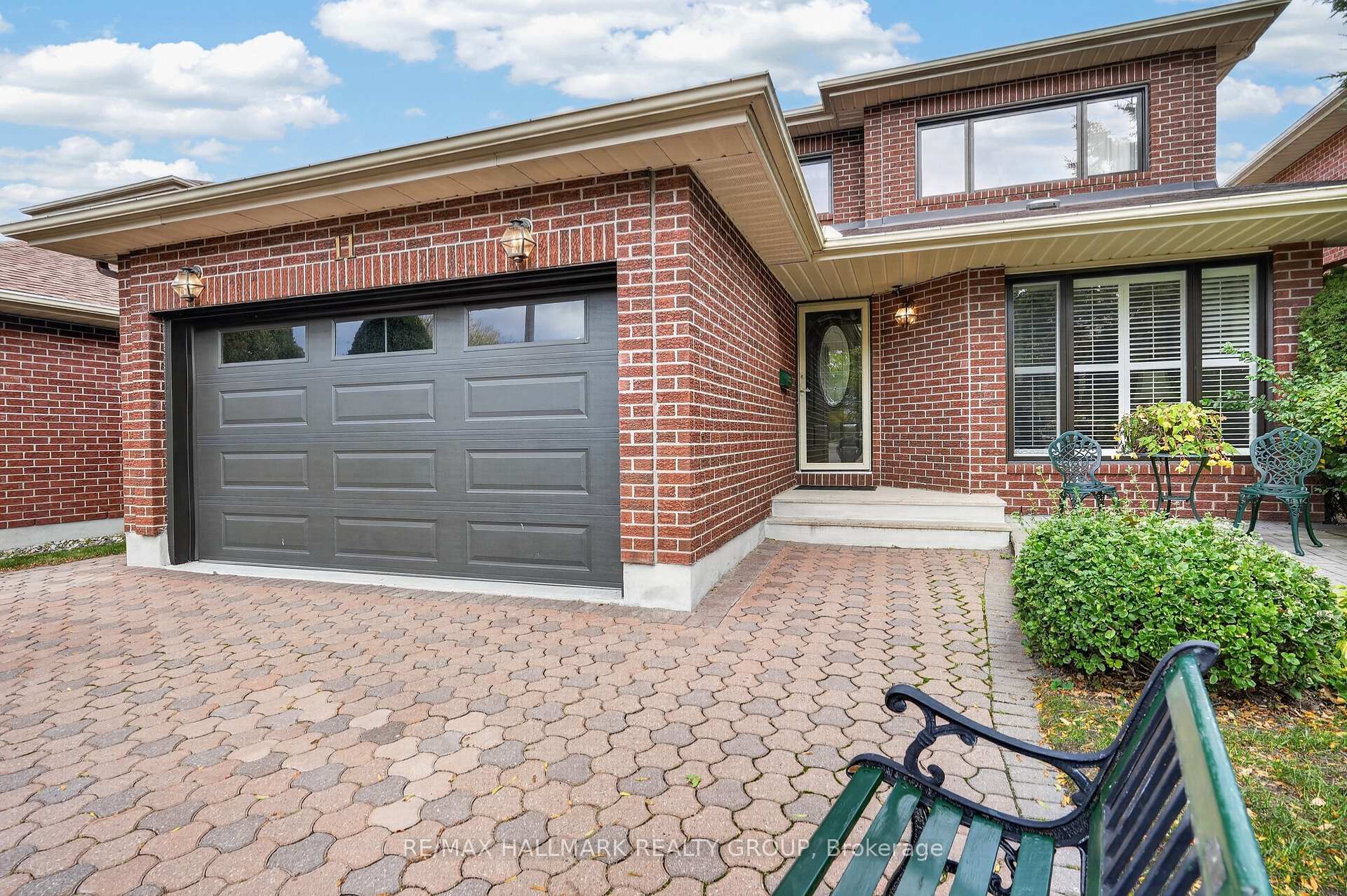 Photo 2 of 11 Wycliffe Street, Ottawa, Centrepointe — HOMEH