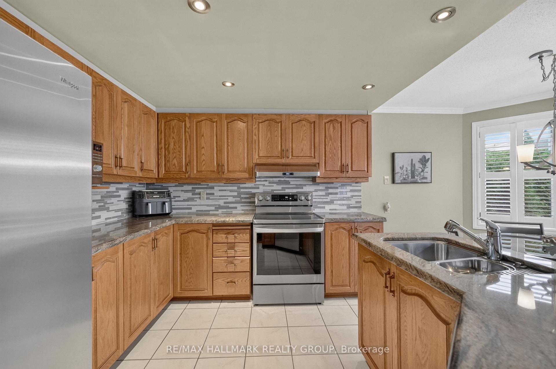 Photo 14 of 11 Wycliffe Street, Ottawa, Centrepointe — HOMEH