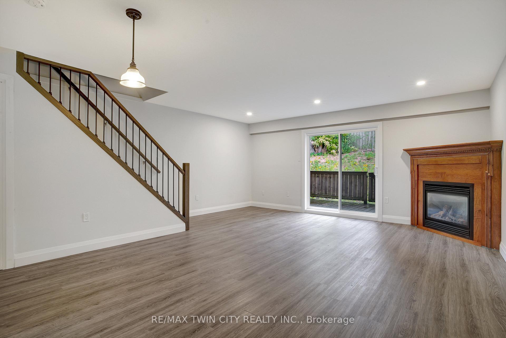 Photo 4 of Unit 25, 162 Jansen Avenue, Kitchener, Centreville Chicopee — HOMEH