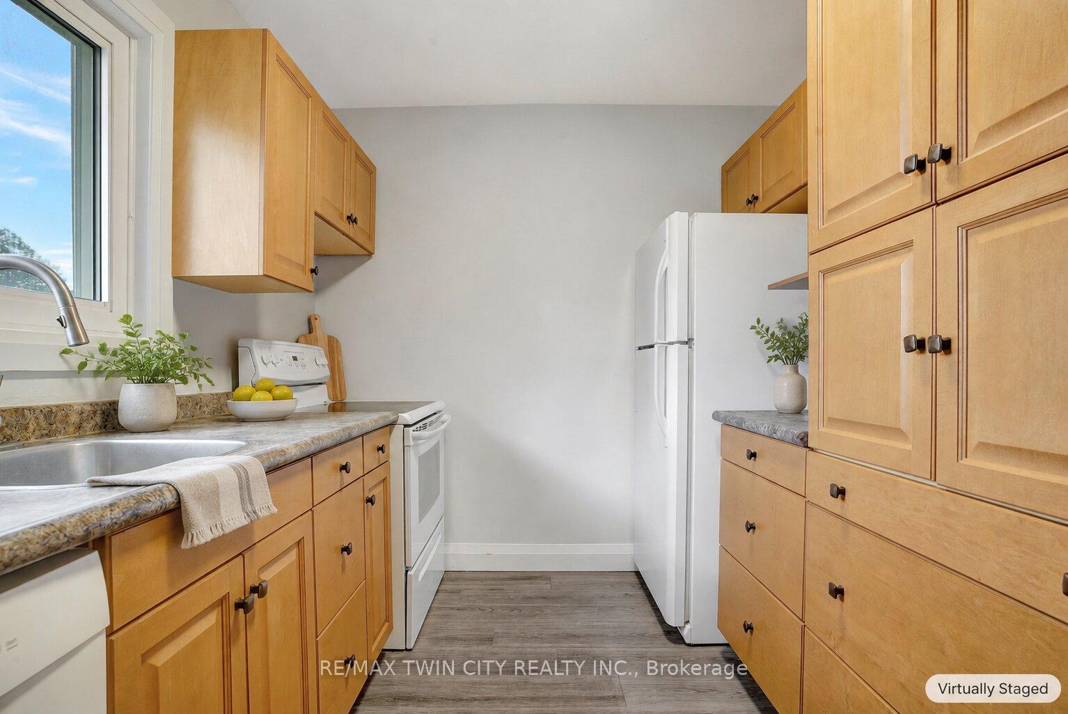 Photo 6 of Unit 25, 162 Jansen Avenue, Kitchener, Centreville Chicopee — HOMEH