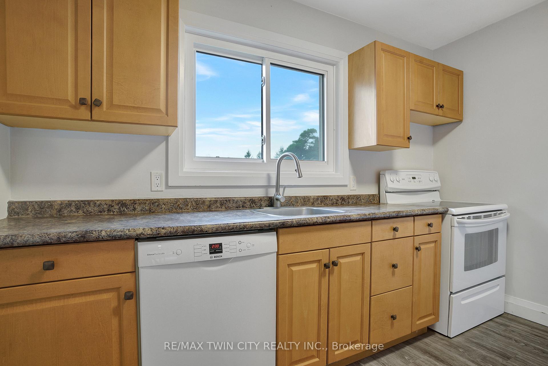 Photo 7 of Unit 25, 162 Jansen Avenue, Kitchener, Centreville Chicopee — HOMEH