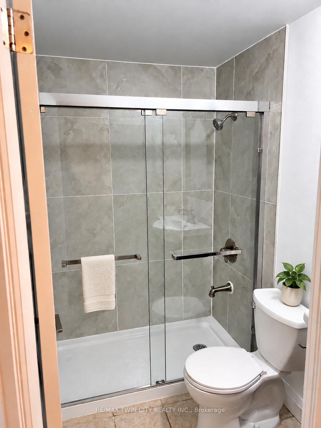 Photo 11 of Unit 25, 162 Jansen Avenue, Kitchener, Centreville Chicopee — HOMEH