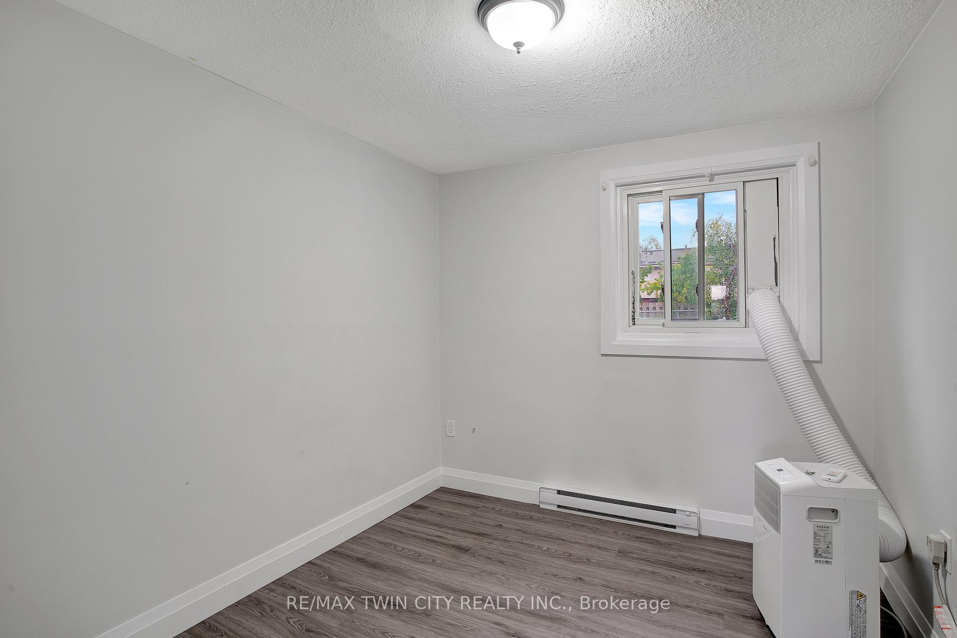 Photo 14 of Unit 25, 162 Jansen Avenue, Kitchener, Centreville Chicopee — HOMEH