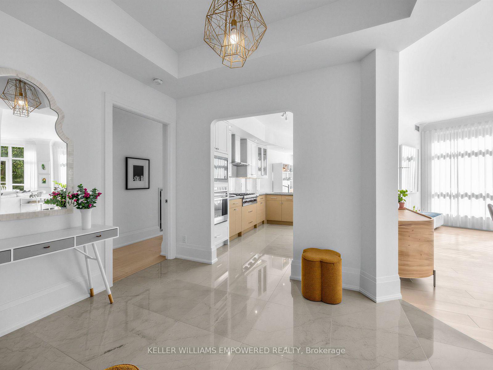 Photo 3 of Unit 303, 336 Spadina Road, Toronto, Casa Loma — HOMEH
