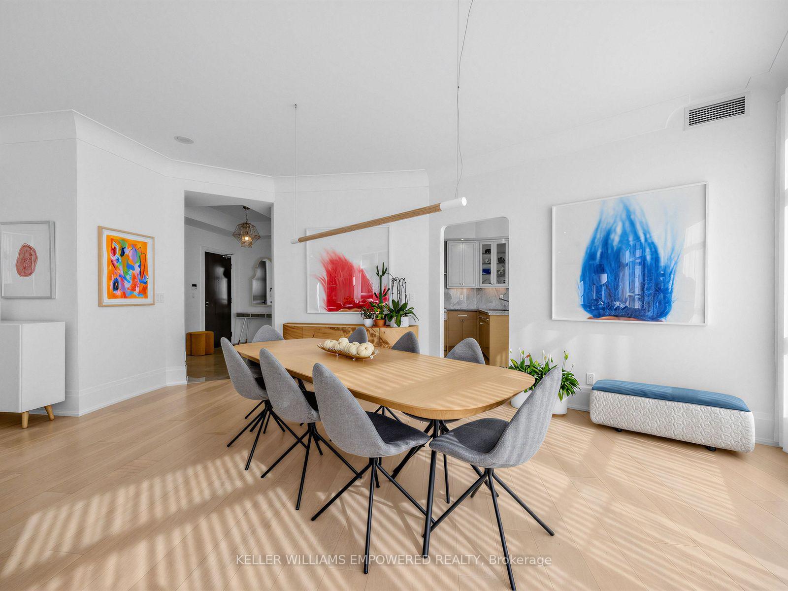 Photo 5 of Unit 303, 336 Spadina Road, Toronto, Casa Loma — HOMEH