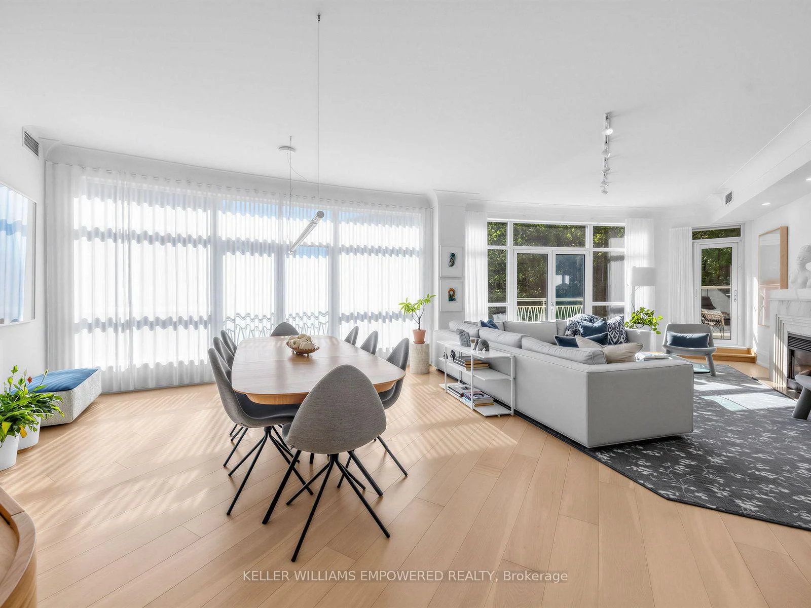 Photo 6 of Unit 303, 336 Spadina Road, Toronto, Casa Loma — HOMEH