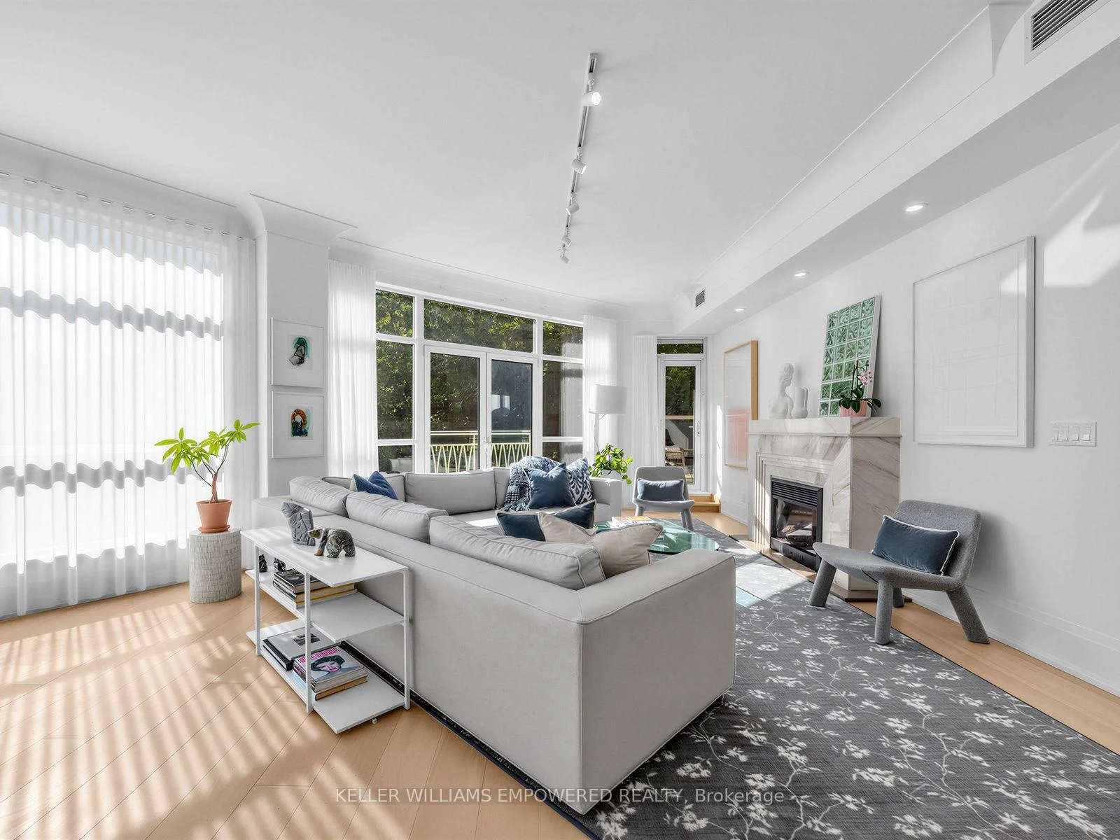 Photo 10 of Unit 303, 336 Spadina Road, Toronto, Casa Loma — HOMEH