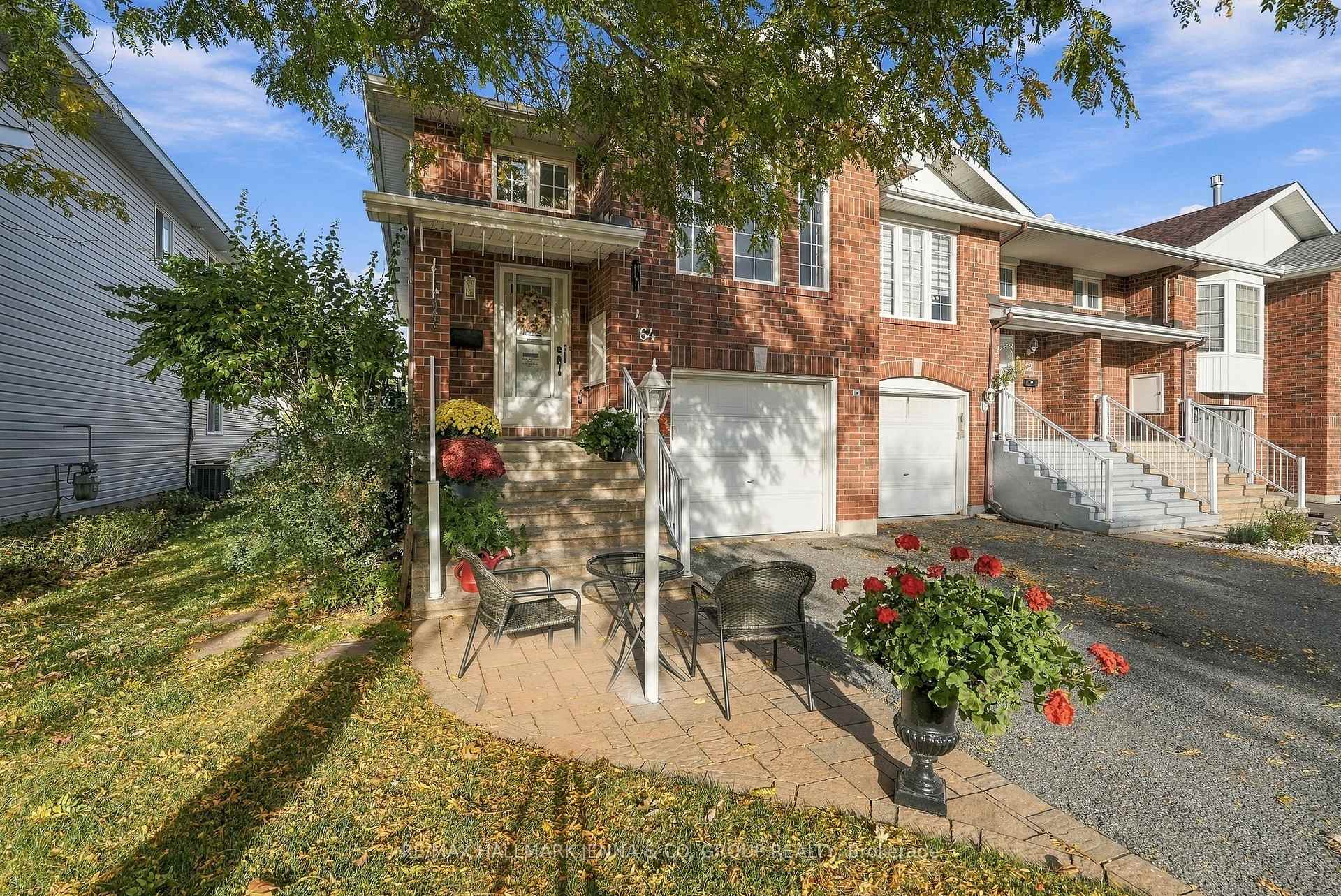 Photo 3 of 64 Whalings Circle, Ottawa, Stittsville (Central) — HOMEH