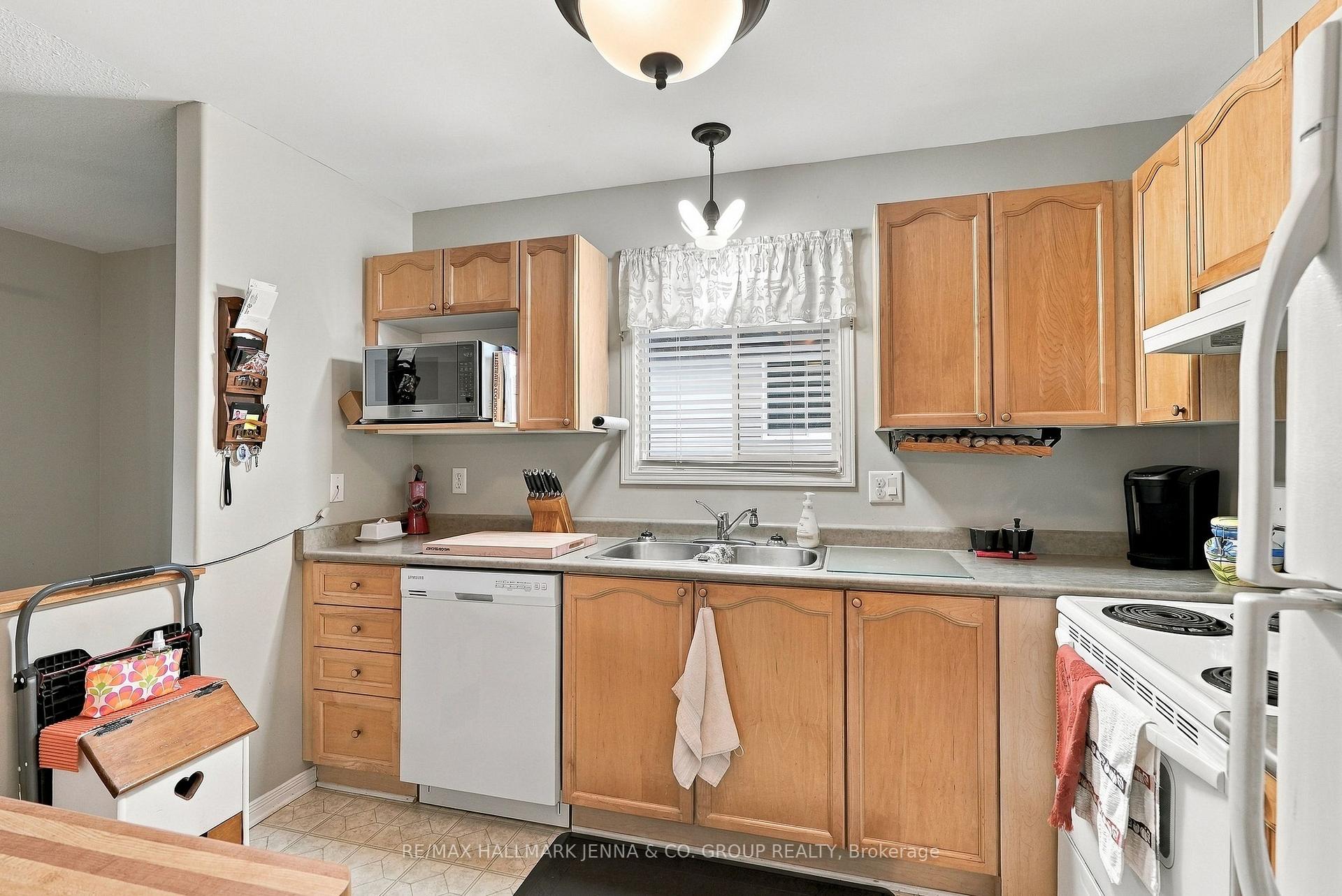 Photo 11 of 64 Whalings Circle, Ottawa, Stittsville (Central) — HOMEH