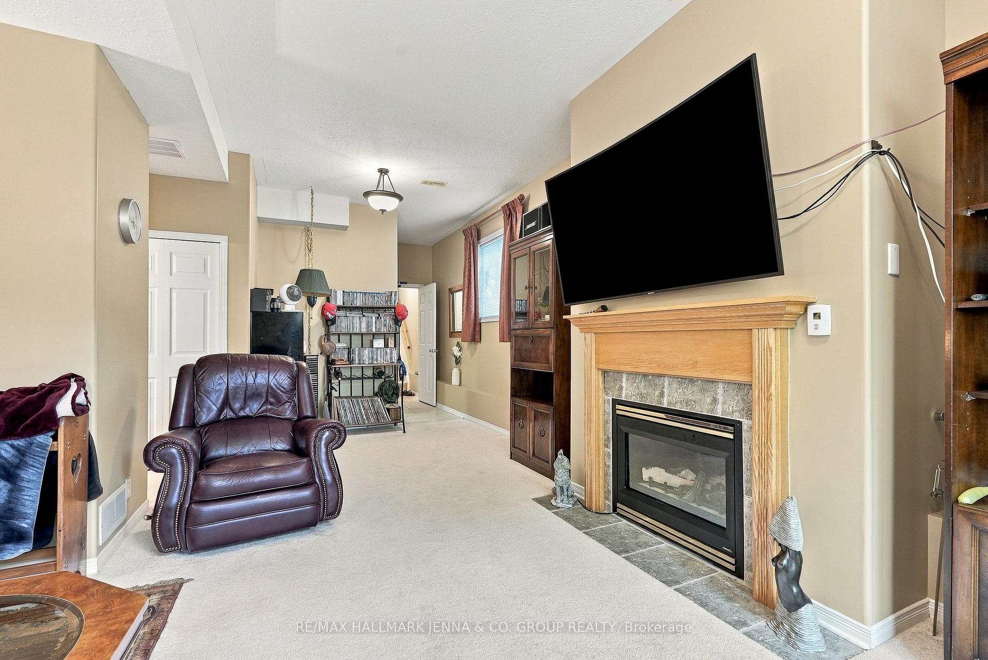 Photo 32 of 64 Whalings Circle, Ottawa, Stittsville (Central) — HOMEH