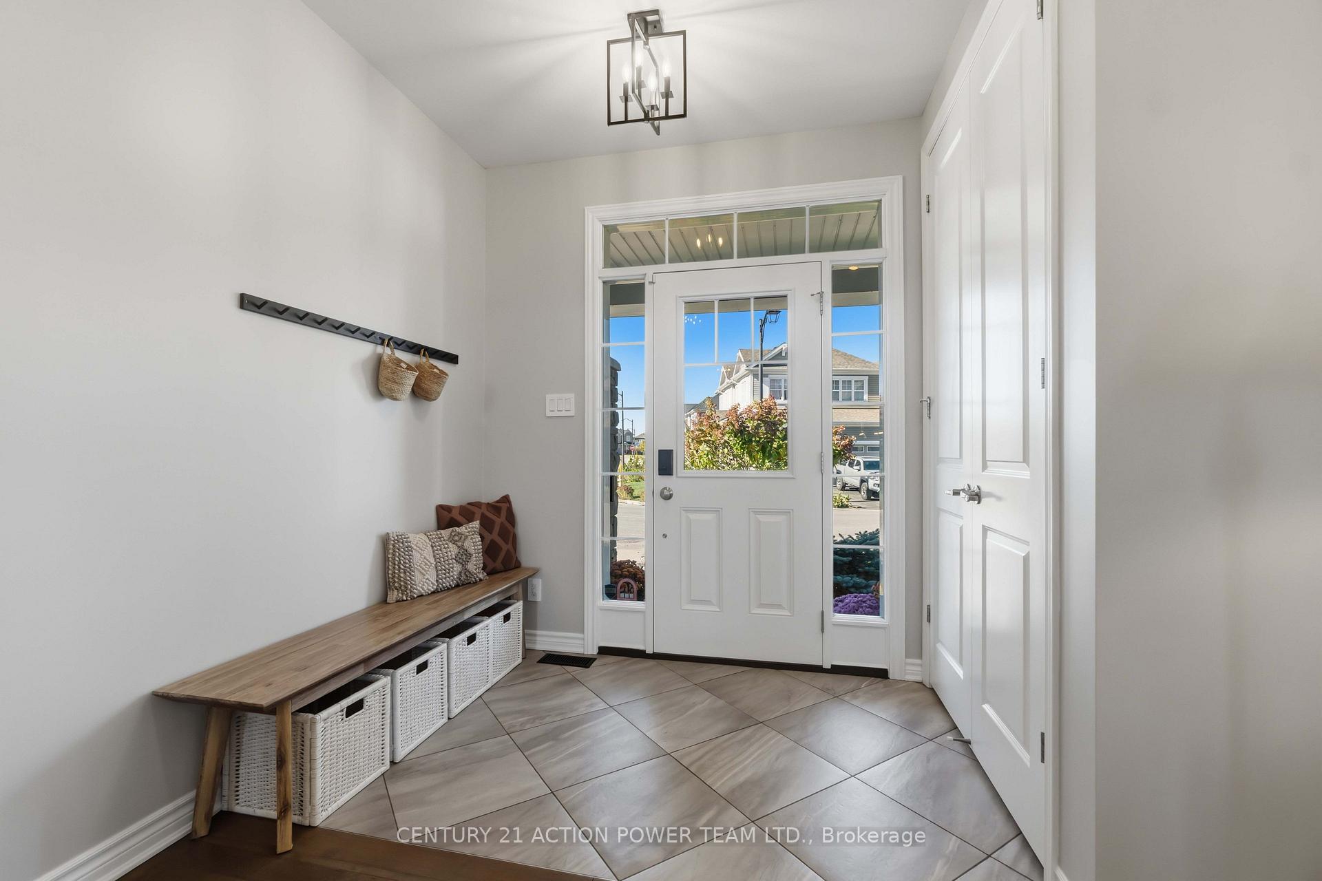 Photo 4 of 156 Bartonia Circle, Ottawa, Avalon West — HOMEH
