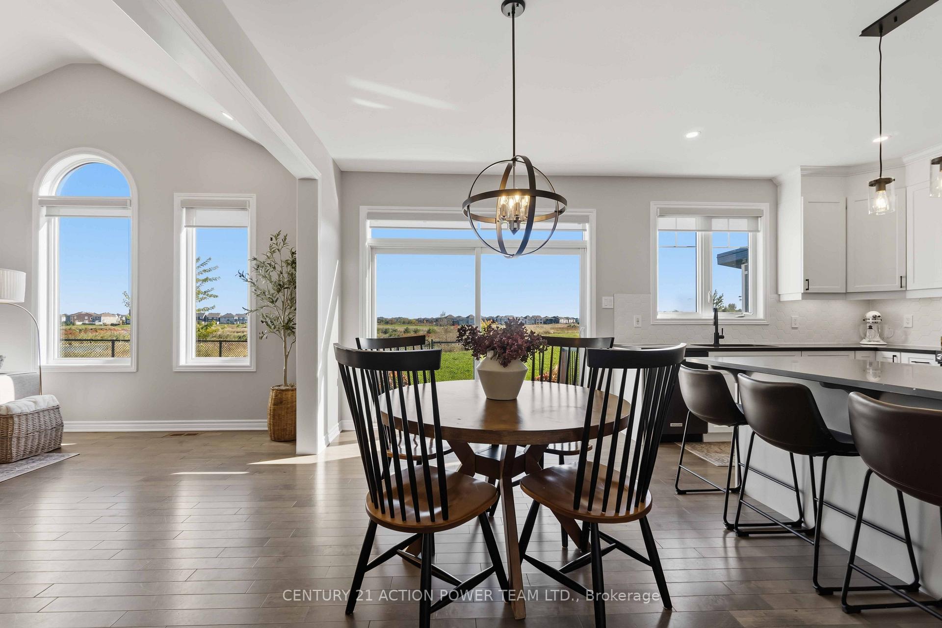 Photo 12 of 156 Bartonia Circle, Ottawa, Avalon West — HOMEH