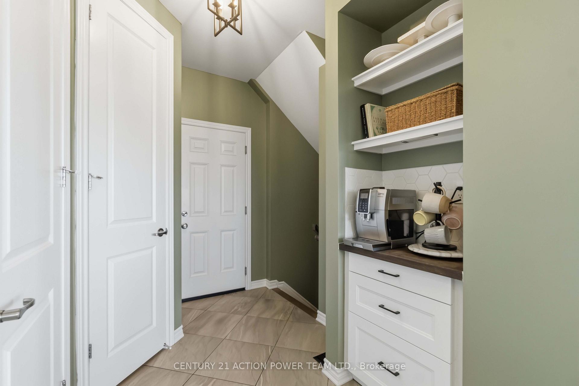 Photo 17 of 156 Bartonia Circle, Ottawa, Avalon West — HOMEH