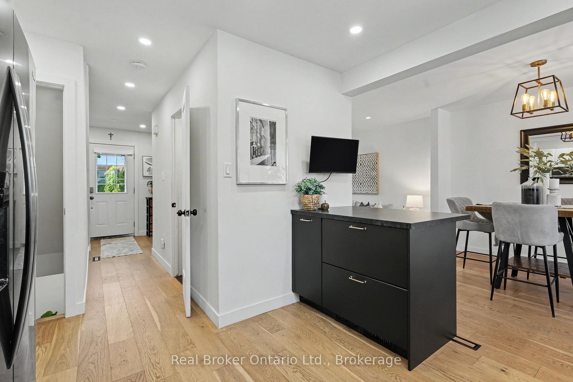 Photo 15 of 5475 Lakeshore Road, Burlington, Appleby — HOMEH