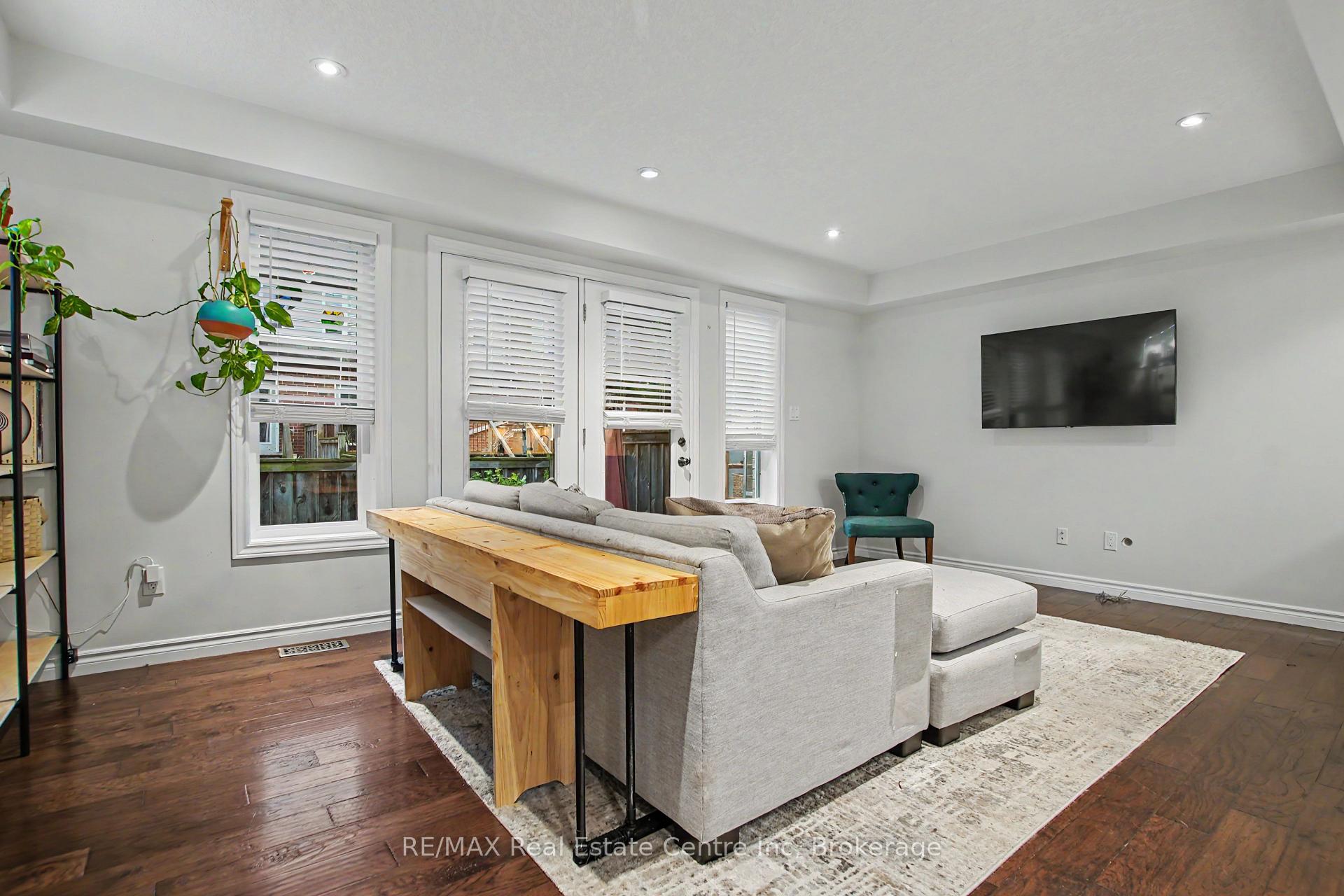 Photo 13 of Unit 15, 167 Arkell Road, Guelph, Kortright East — HOMEH