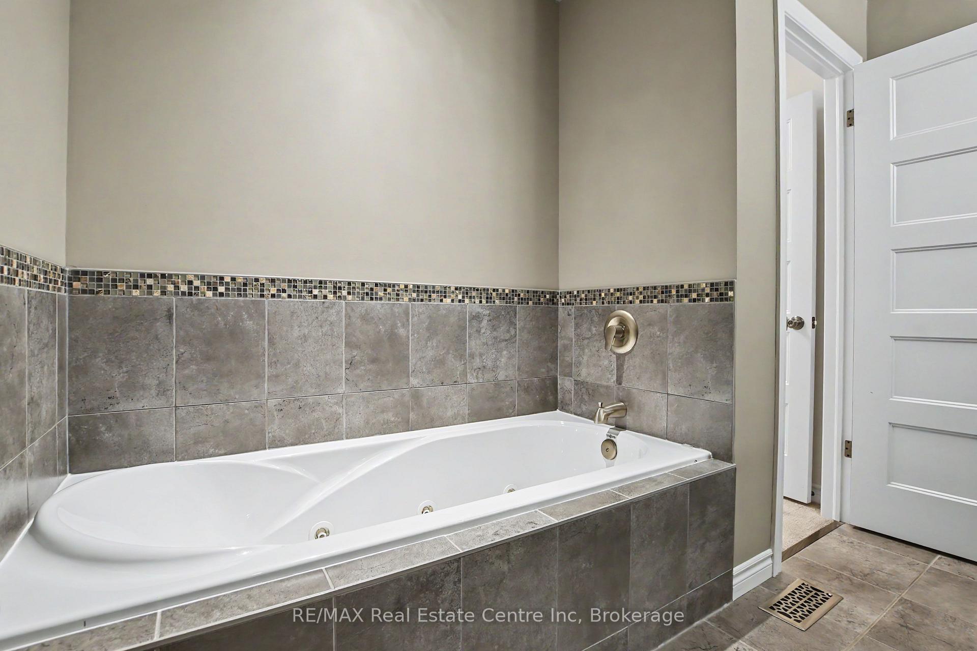 Photo 18 of Unit 15, 167 Arkell Road, Guelph, Kortright East — HOMEH
