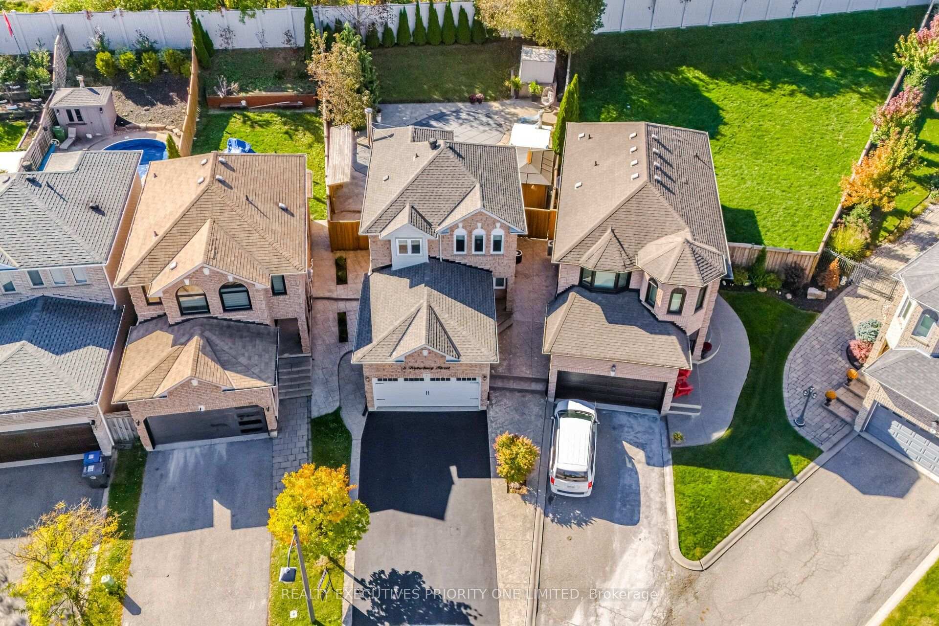Photo 2 of 8 Waterbury Street, Caledon, Bolton East — HOMEH