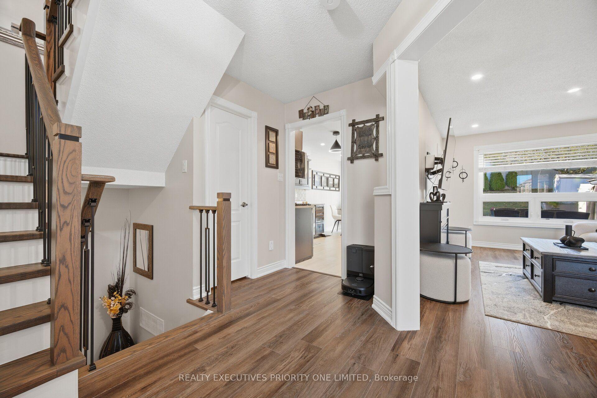 Photo 4 of 8 Waterbury Street, Caledon, Bolton East — HOMEH