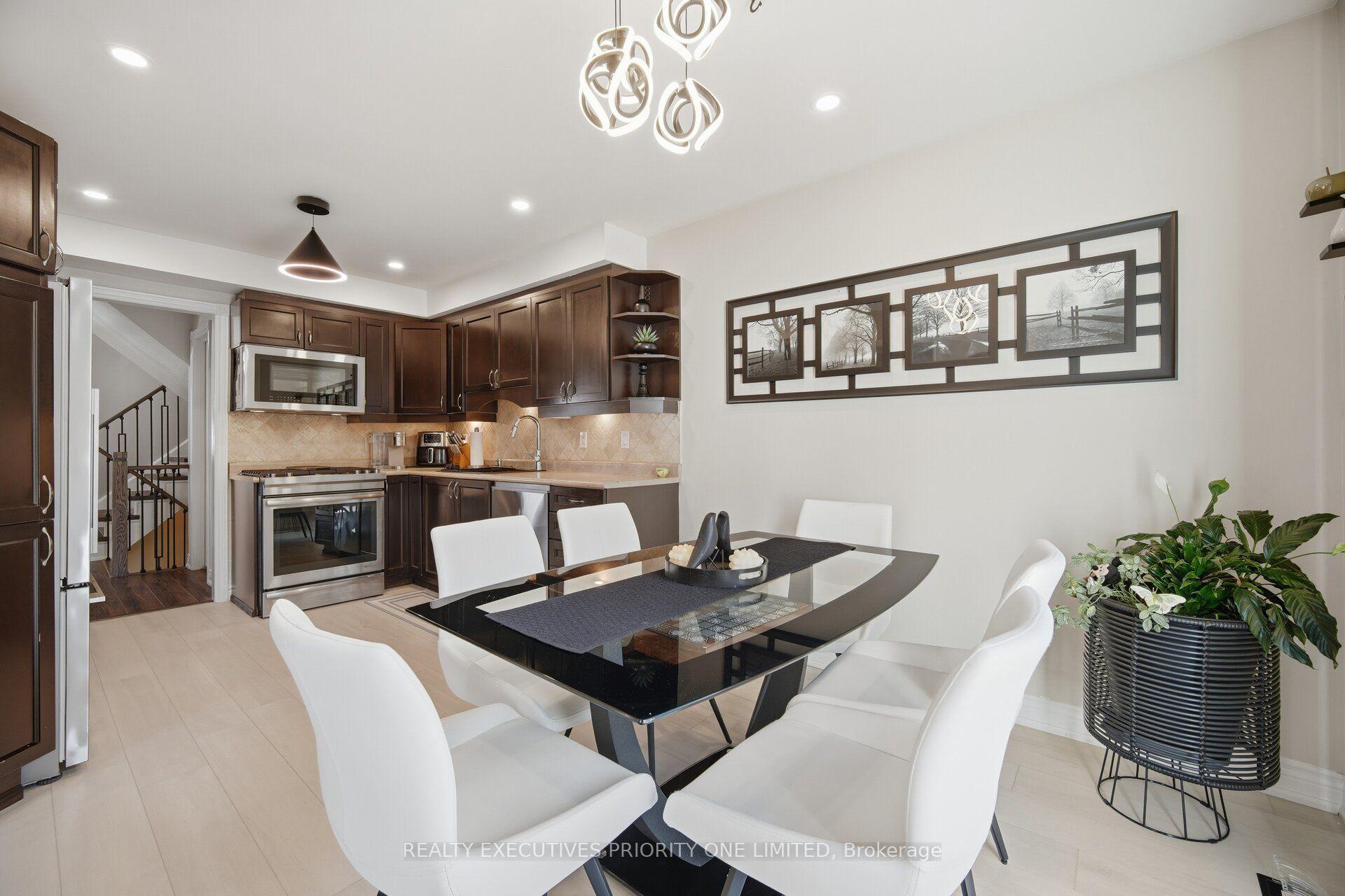 Photo 9 of 8 Waterbury Street, Caledon, Bolton East — HOMEH