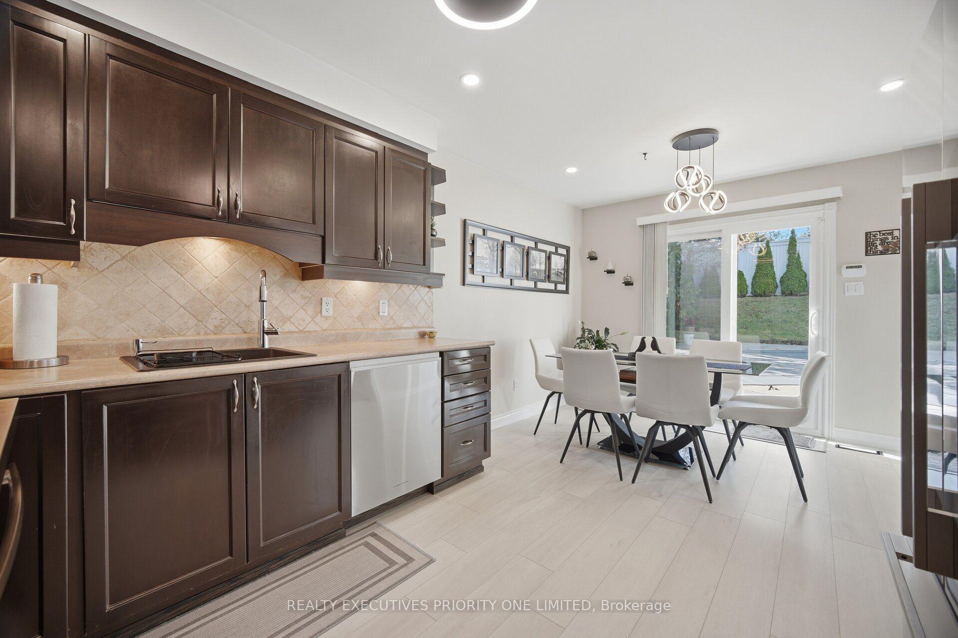 Photo 11 of 8 Waterbury Street, Caledon, Bolton East — HOMEH