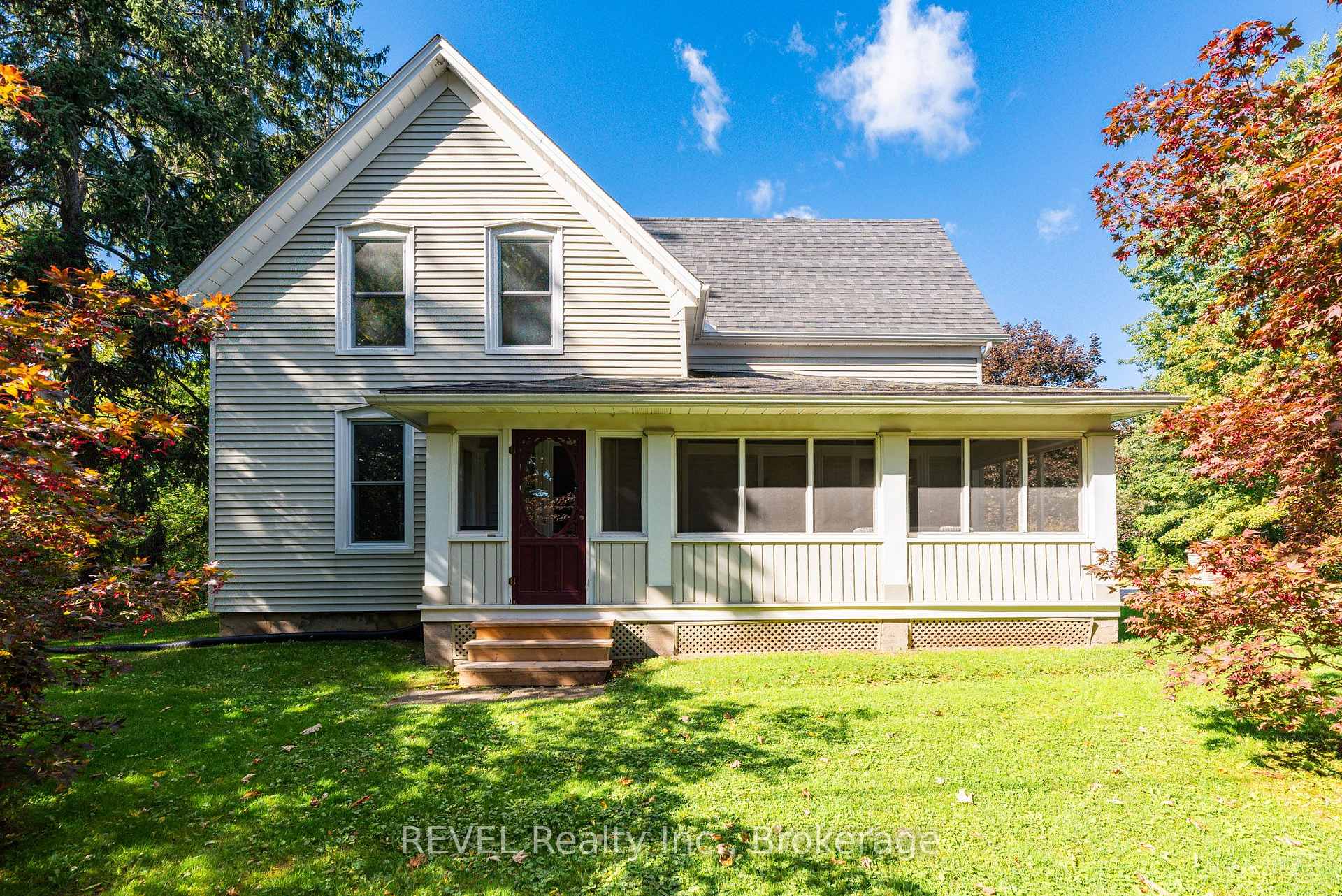 Photo 2 of 1629 Gregory Road, St. Catharines, Rural Fourth — HOMEH
