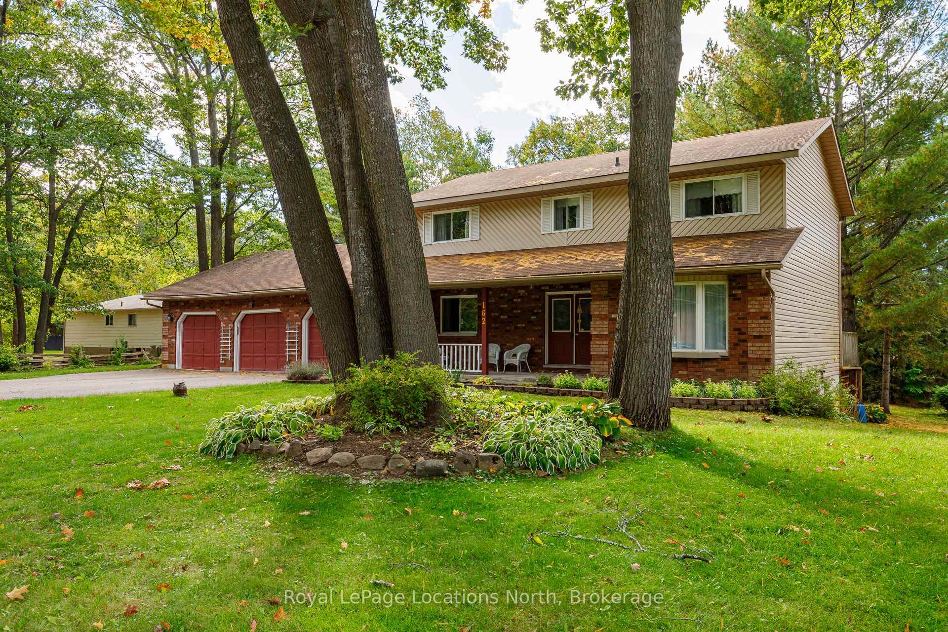 Photo 2 of 162 Christopher Avenue, Wasaga Beach — HOMEH