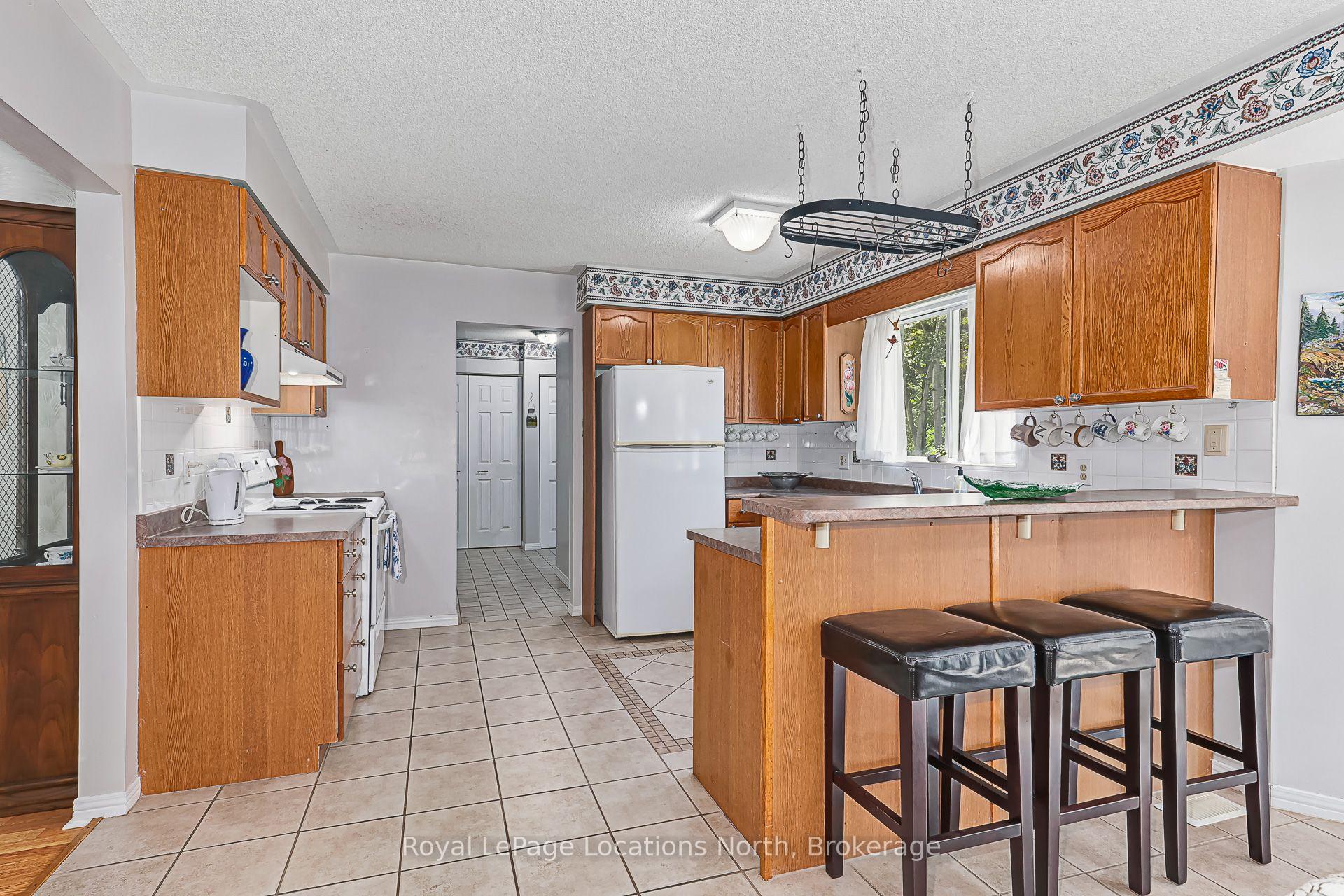 Photo 7 of 162 Christopher Avenue, Wasaga Beach — HOMEH
