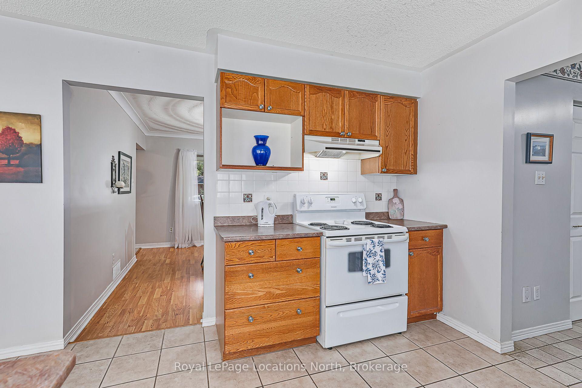Photo 9 of 162 Christopher Avenue, Wasaga Beach — HOMEH