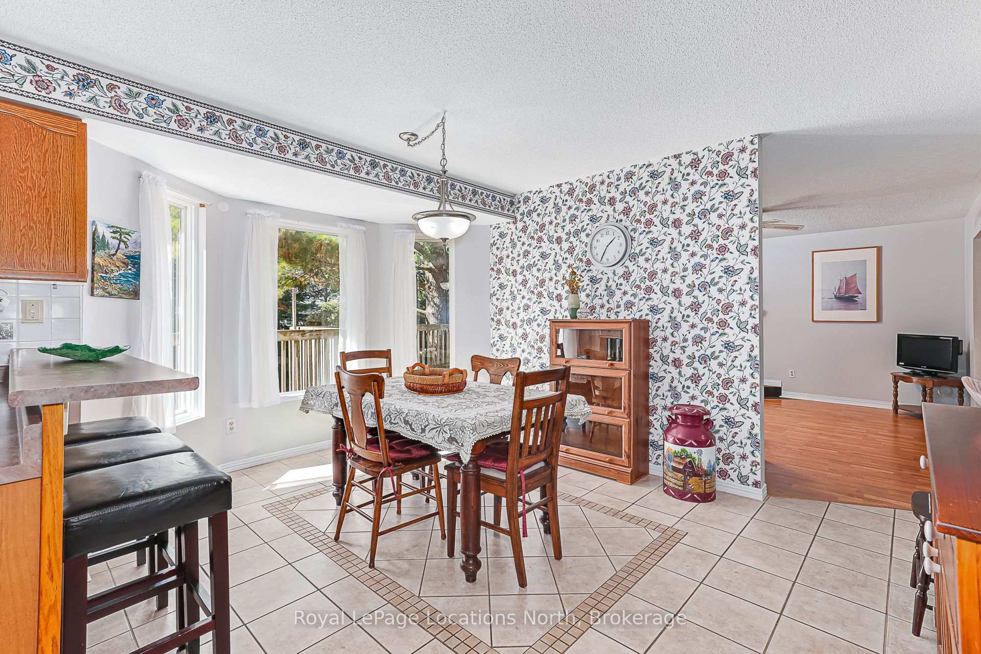 Photo 10 of 162 Christopher Avenue, Wasaga Beach — HOMEH