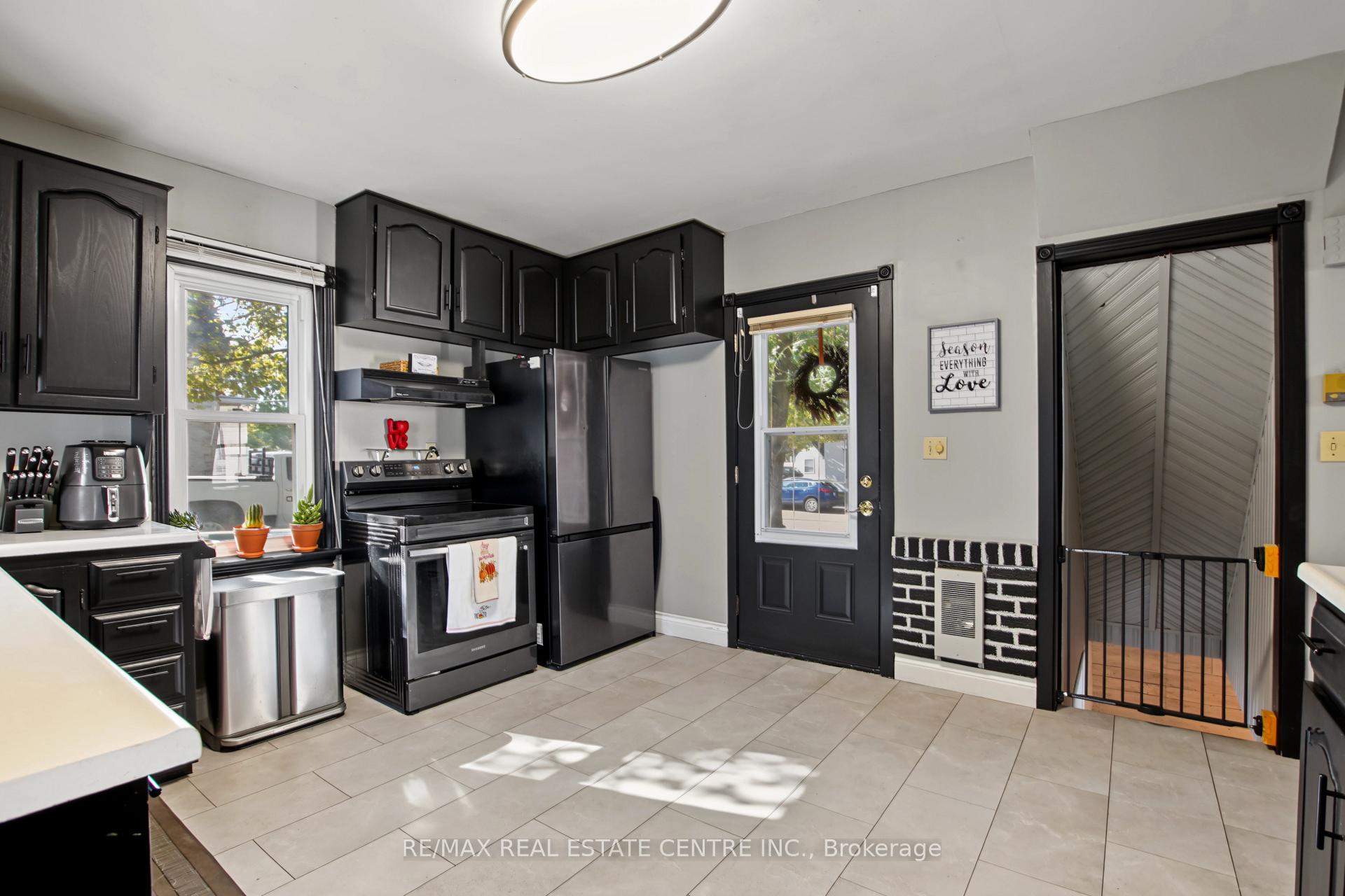 Photo 14 of 215 Elgin Street S, West Grey — HOMEH