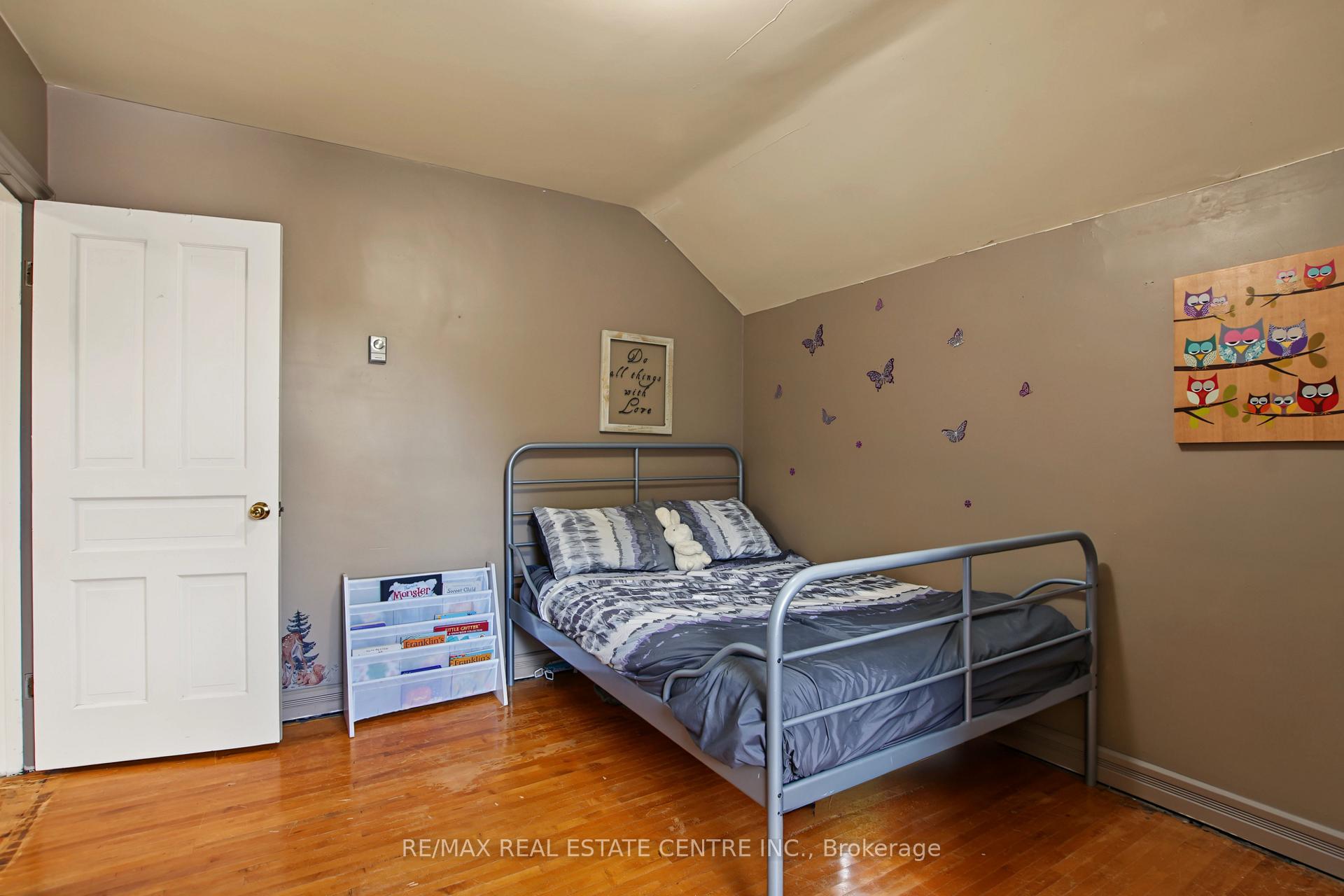 Photo 25 of 215 Elgin Street S, West Grey — HOMEH