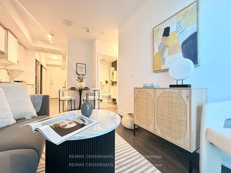 Photo 3 of Unit 2301, 195 Redpath Avenue, Toronto, Mount Pleasant West — HOMEH
