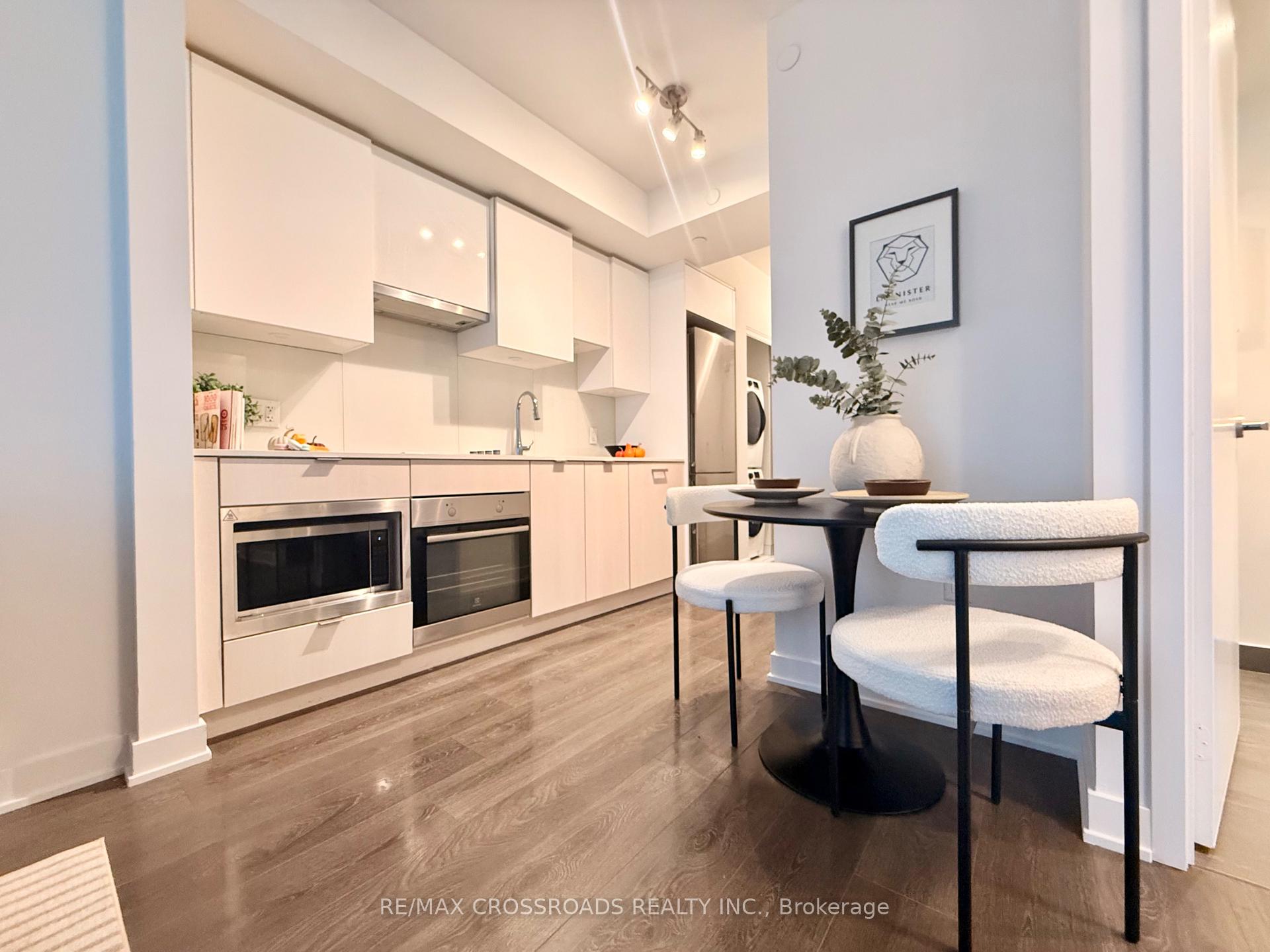 Photo 4 of Unit 2301, 195 Redpath Avenue, Toronto, Mount Pleasant West — HOMEH