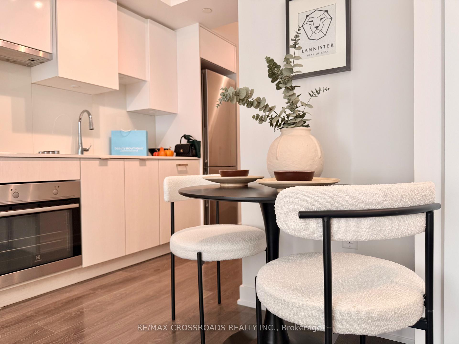 Photo 8 of Unit 2301, 195 Redpath Avenue, Toronto, Mount Pleasant West — HOMEH