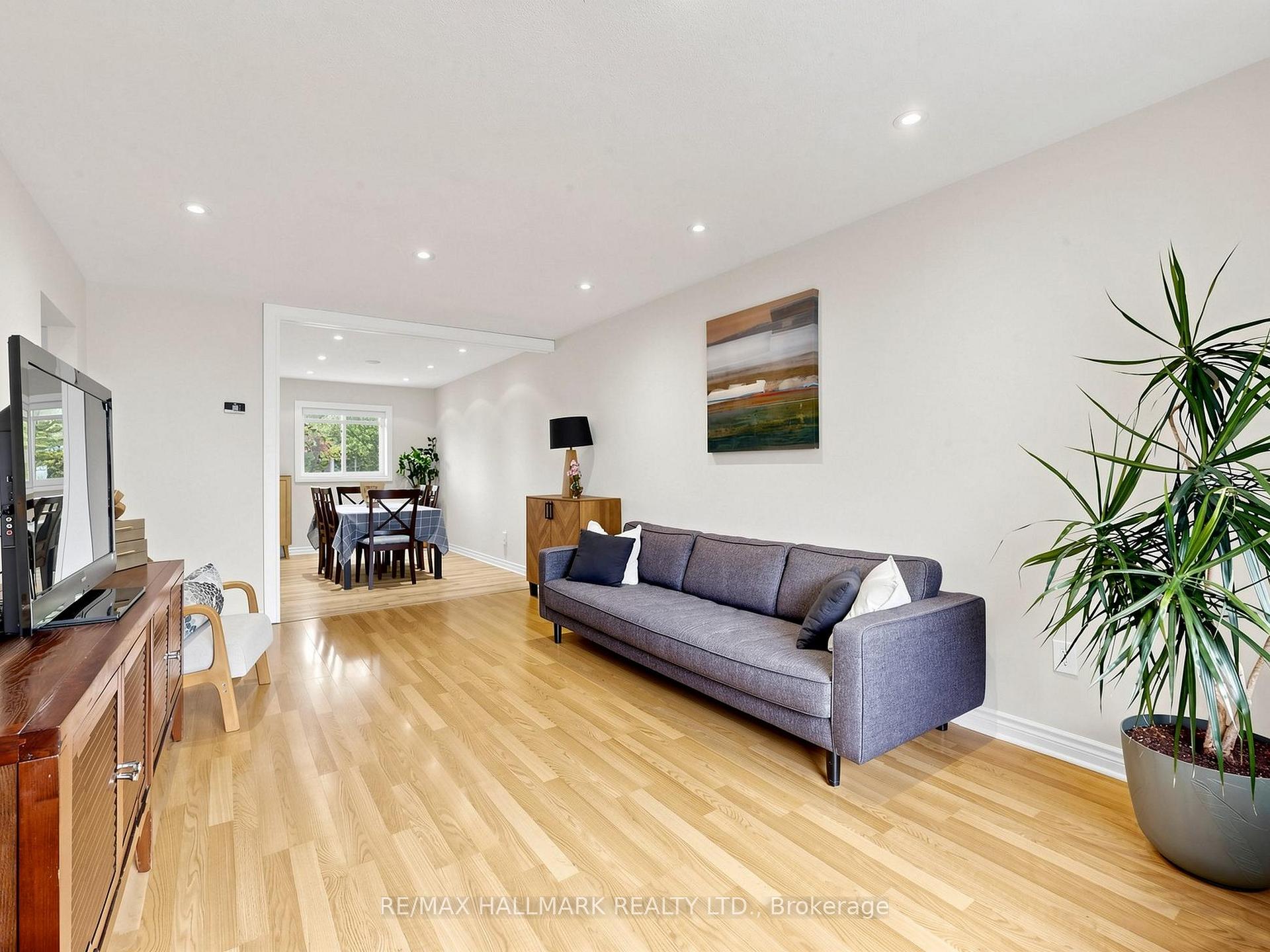 Photo 8 of Unit 13, 282 Royal Orchard Boulevard, Markham, Royal Orchard — HOMEH
